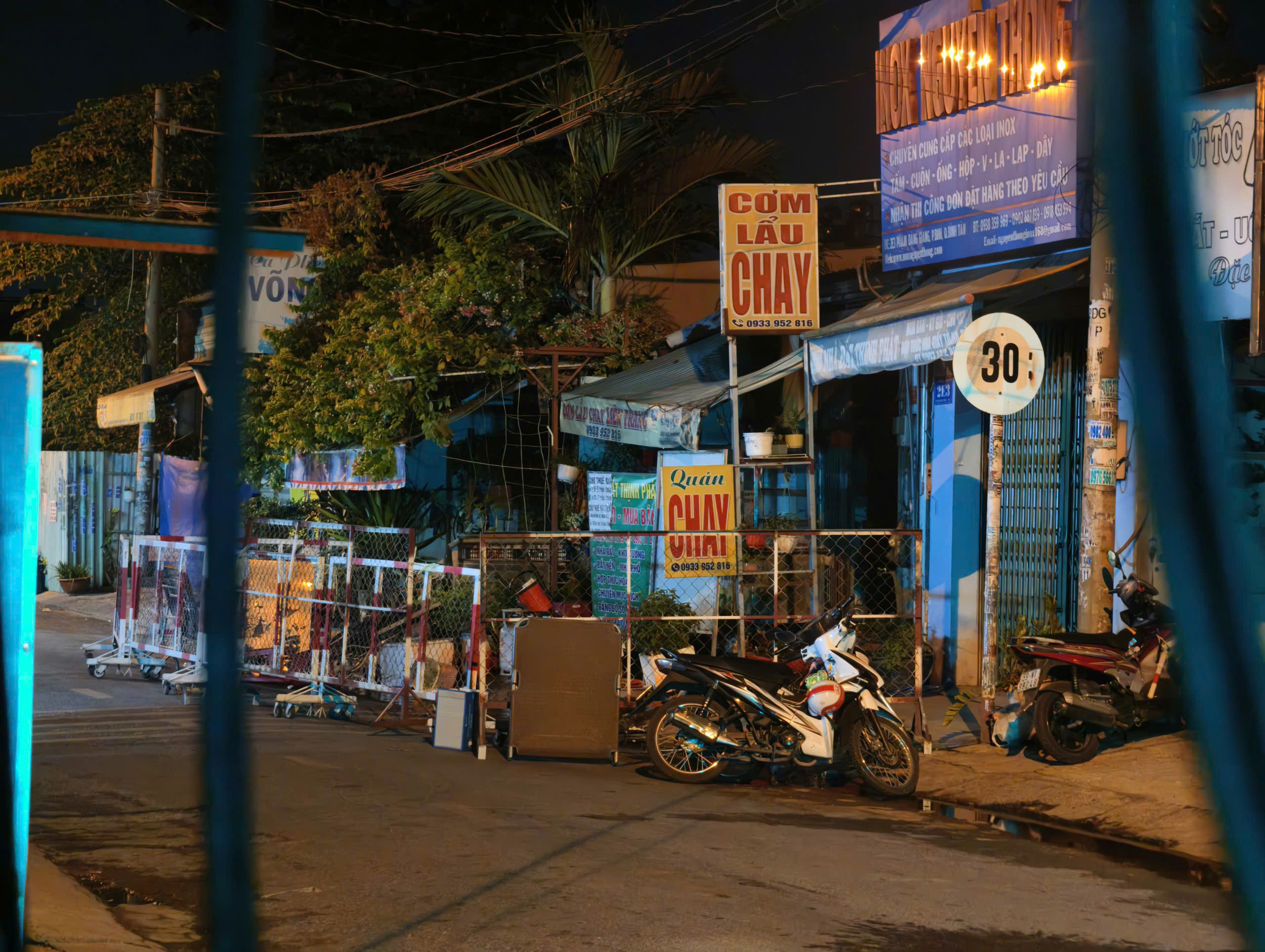 Cháy quán cơm ở phường Bình Hưng Hòa, hai mẹ con tử vong - Ảnh 1.