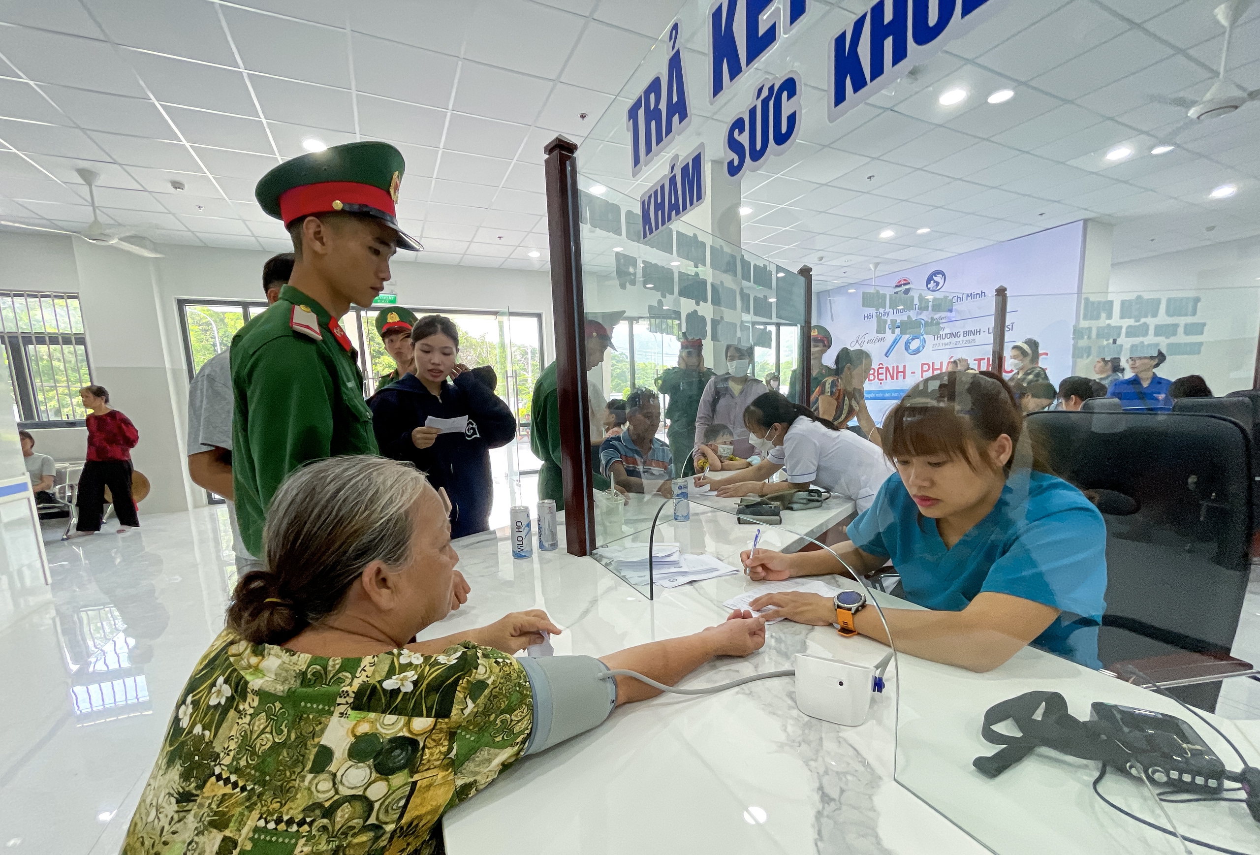 Sở Y tế TP.HCM đề xuất đưa đường dây nóng bảo vệ trẻ em, phụ nữ về đầu mối 1022 - Ảnh 1.