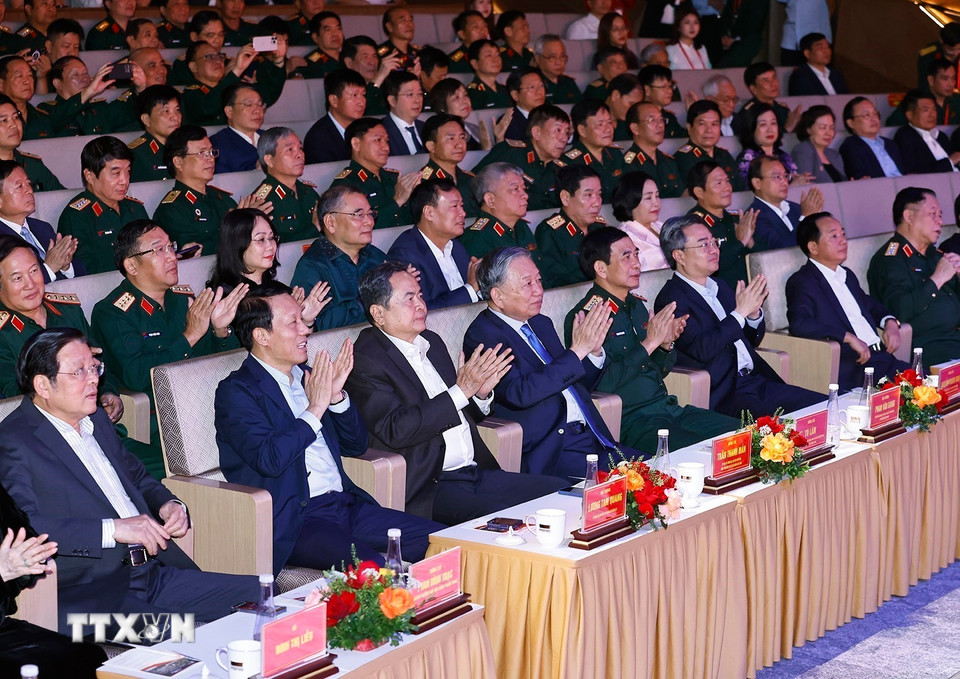 Tổng Bí thư Tô Lâm dự chương trình nghệ thuật 'Thanh âm dưới ánh mặt trời' - Ảnh 2.