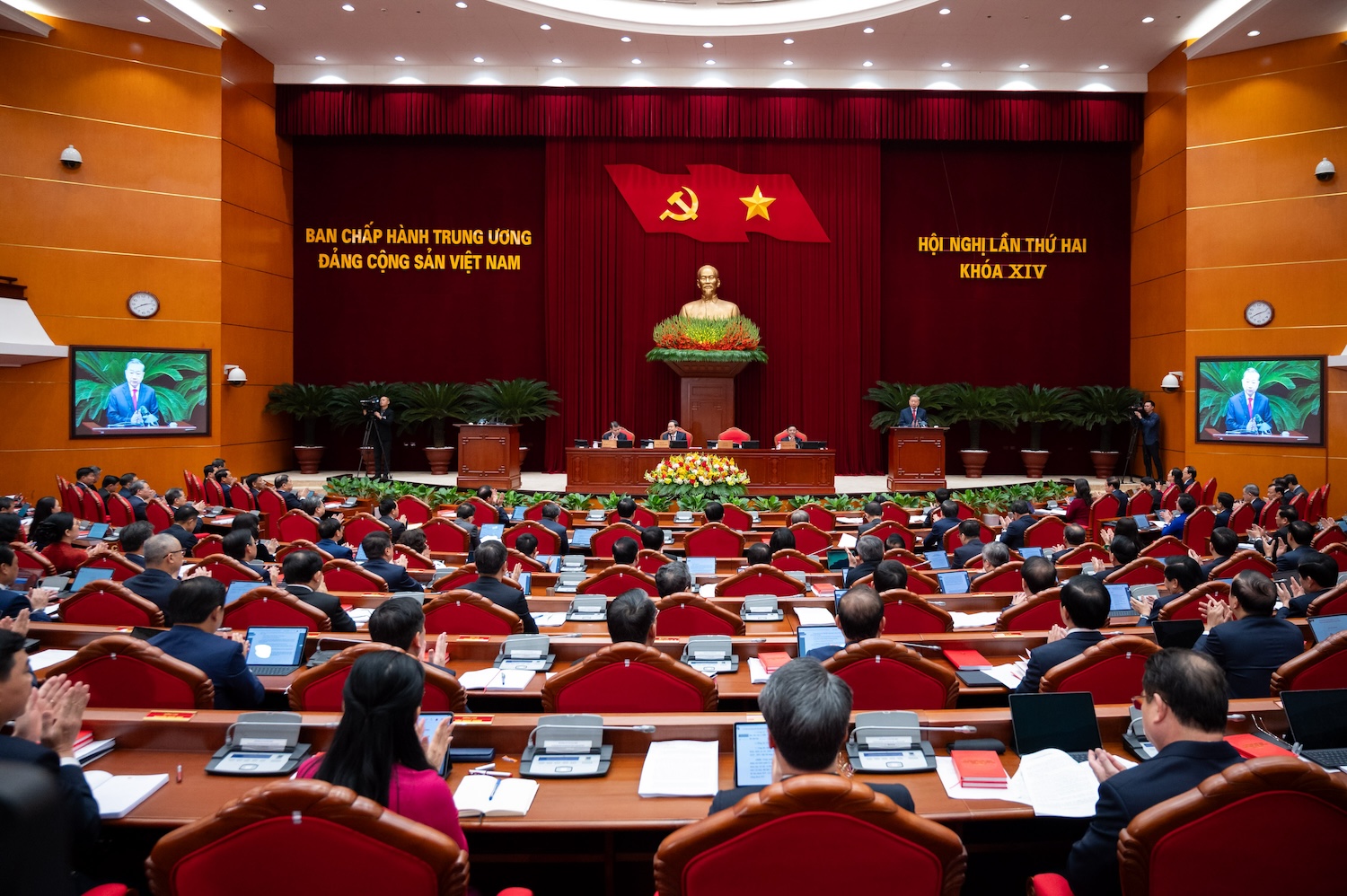 Trung ương - Ảnh 1.