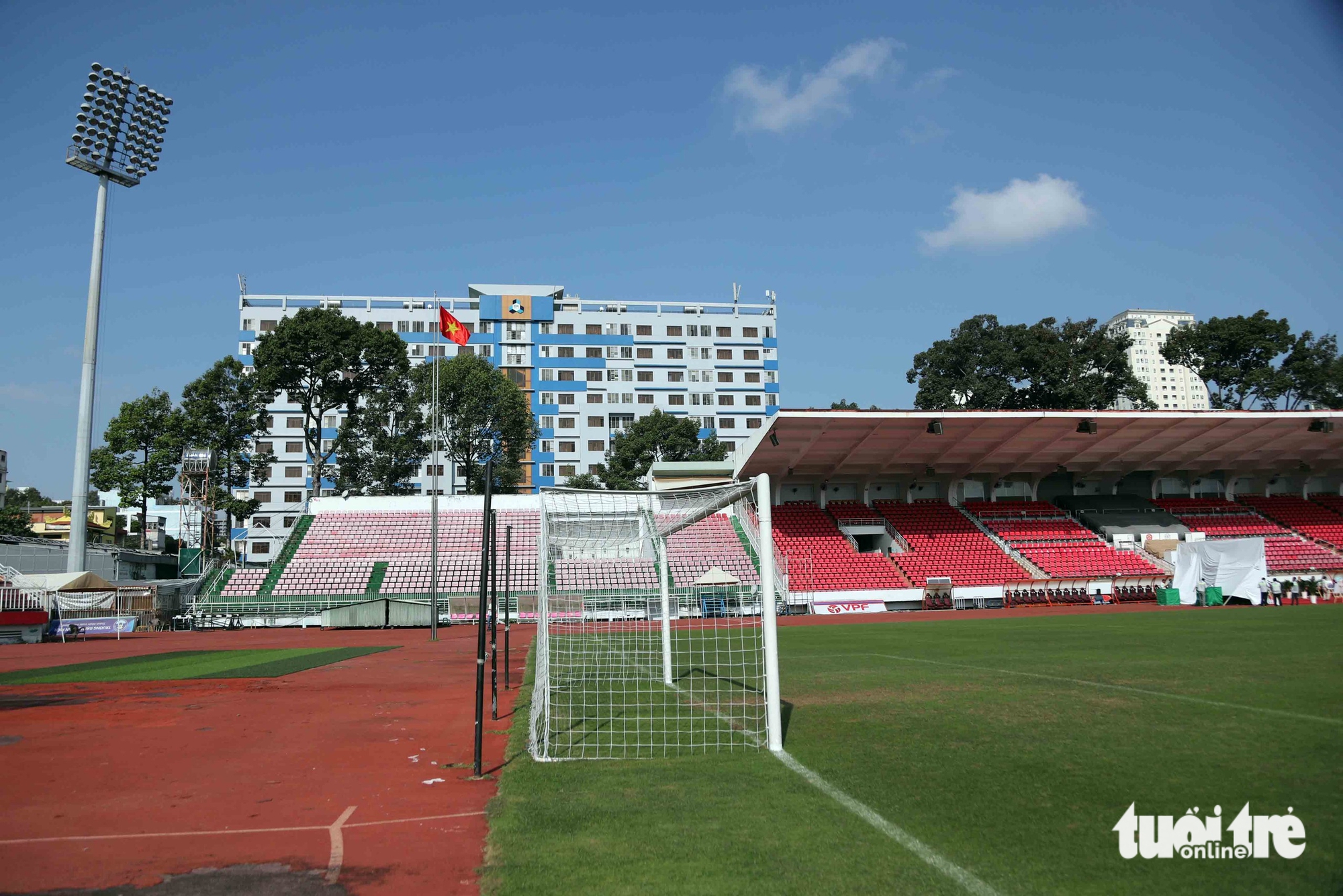 Sân Thống Nhất bắt đầu được cải tạo, nâng cấp - Ảnh 11.