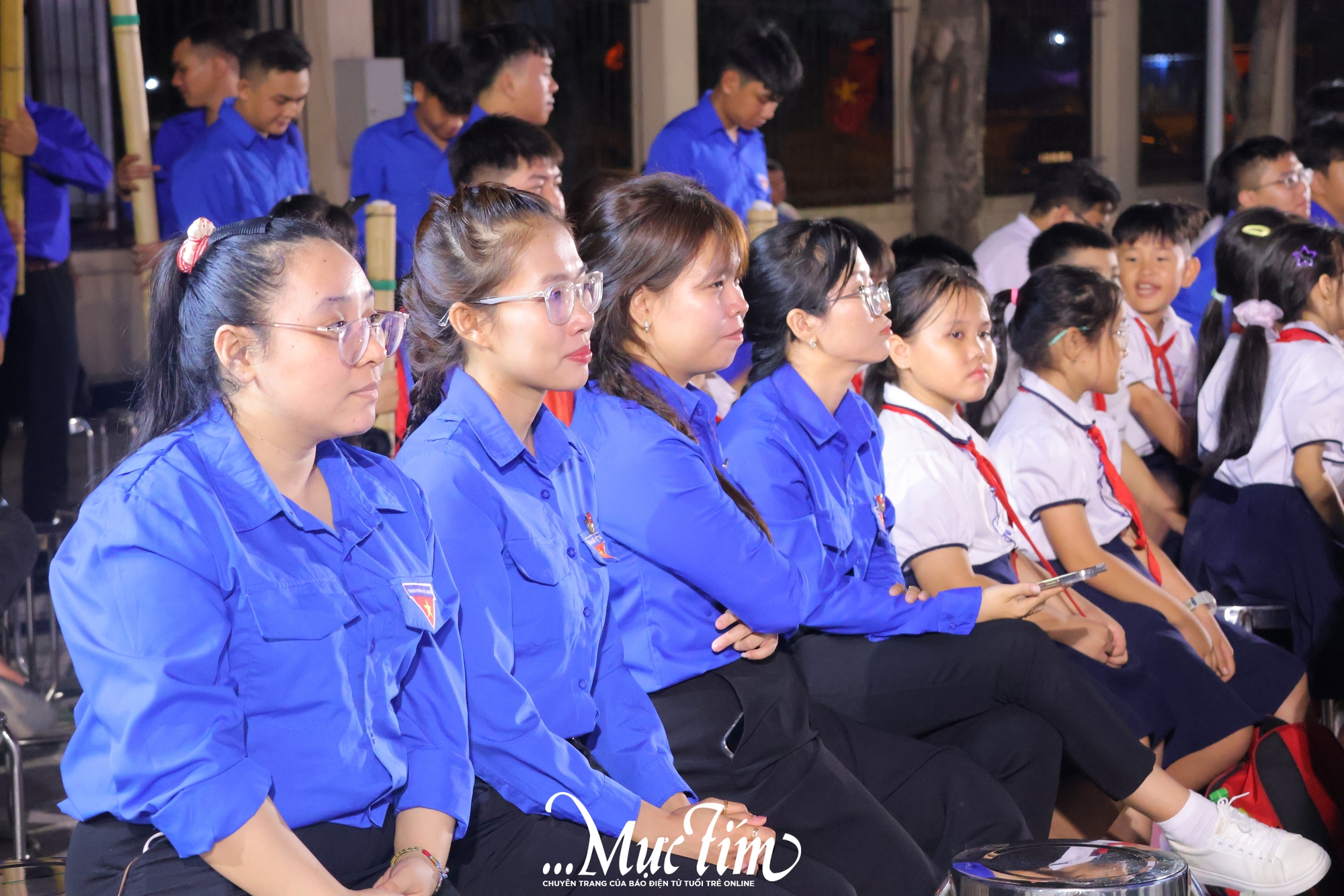 Tuổi trẻ TP.HCM trao tặng 19 di ảnh Mẹ Việt Nam anh hùng, liệt sĩ tại xã Vĩnh Lộc- Ảnh 2.