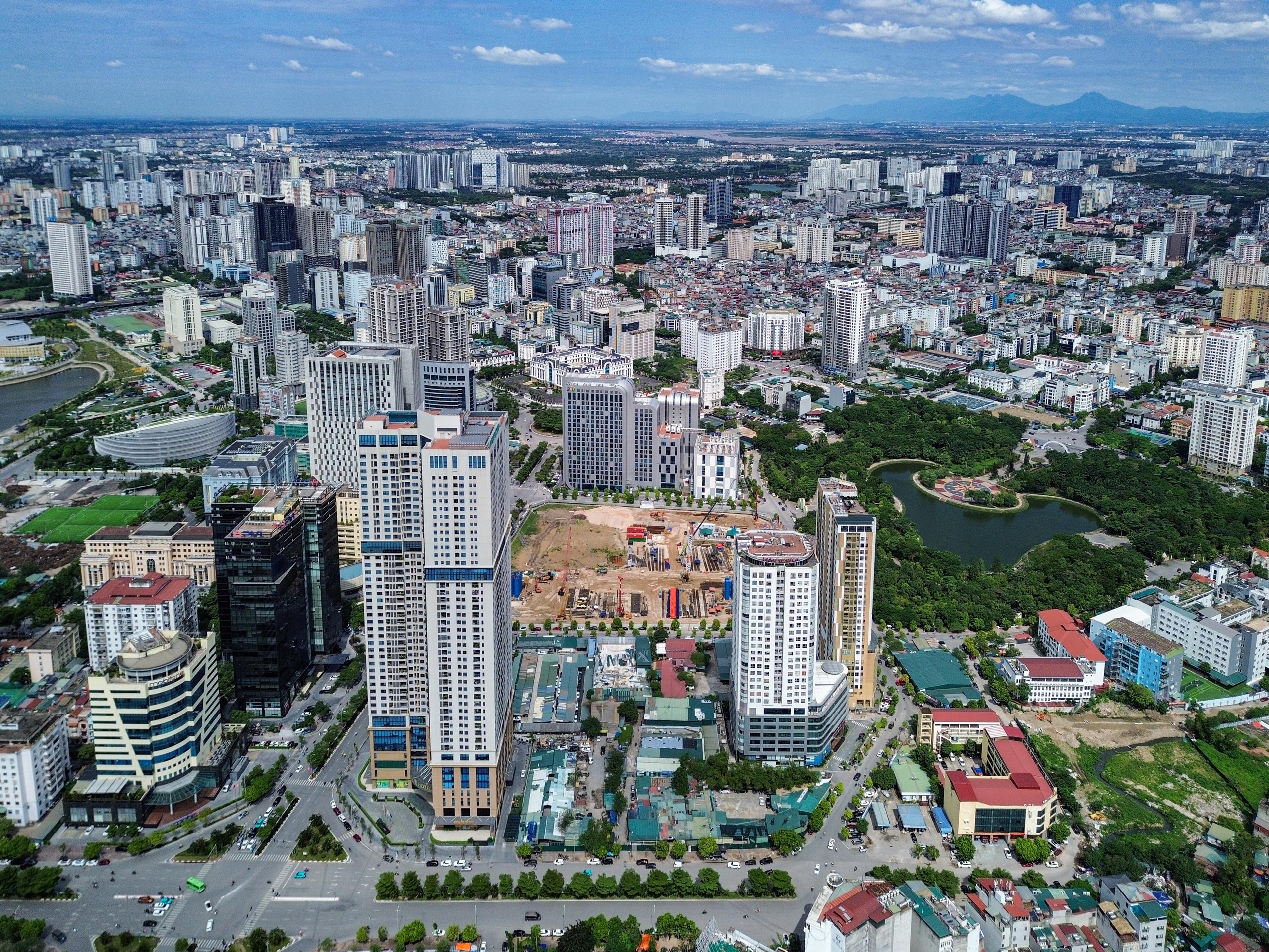 Năm 2026, nguồn cung chung cư tăng mạnh sao giá bán chưa giảm? - Ảnh 1.