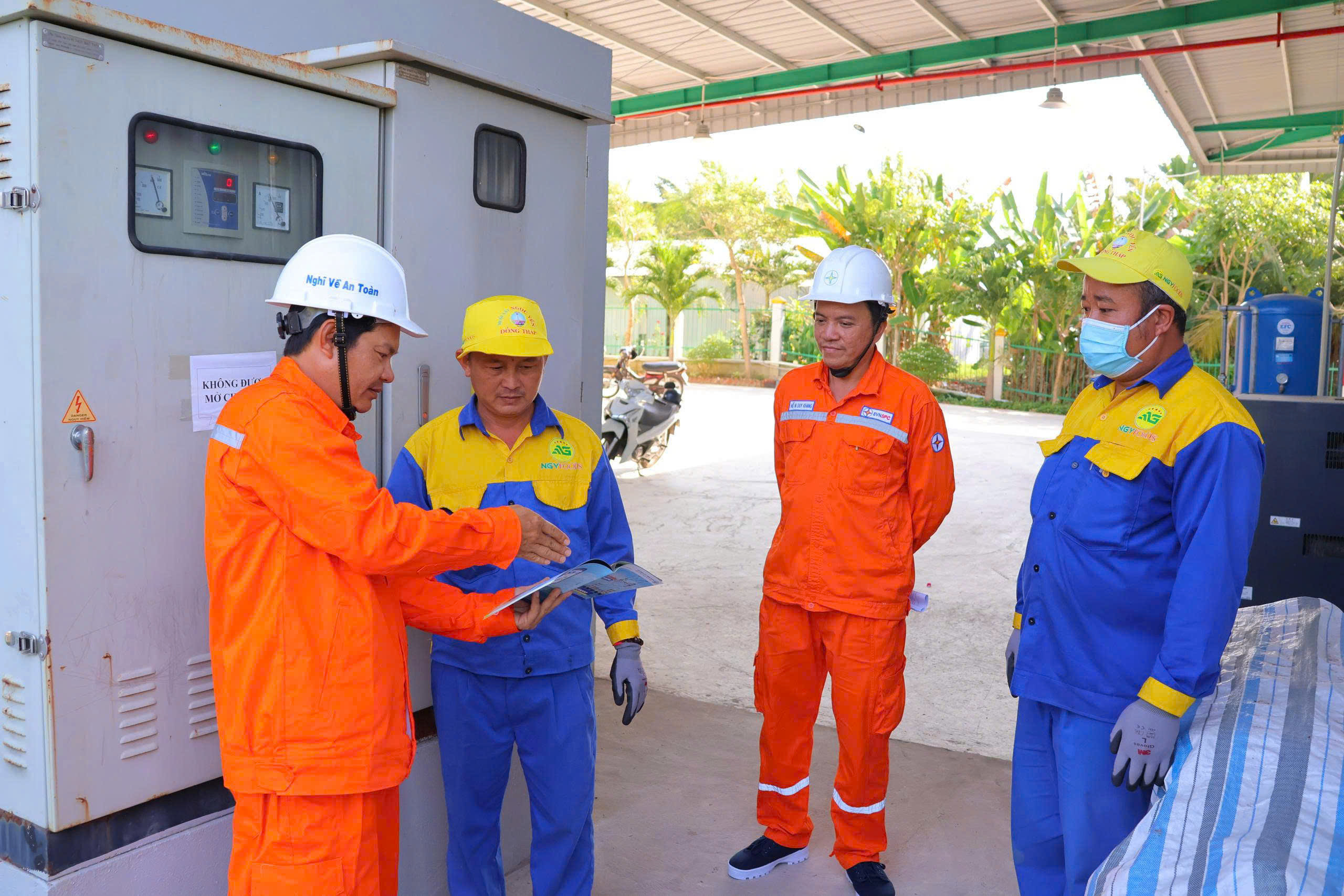 Sử dụng điện - Ảnh 1.