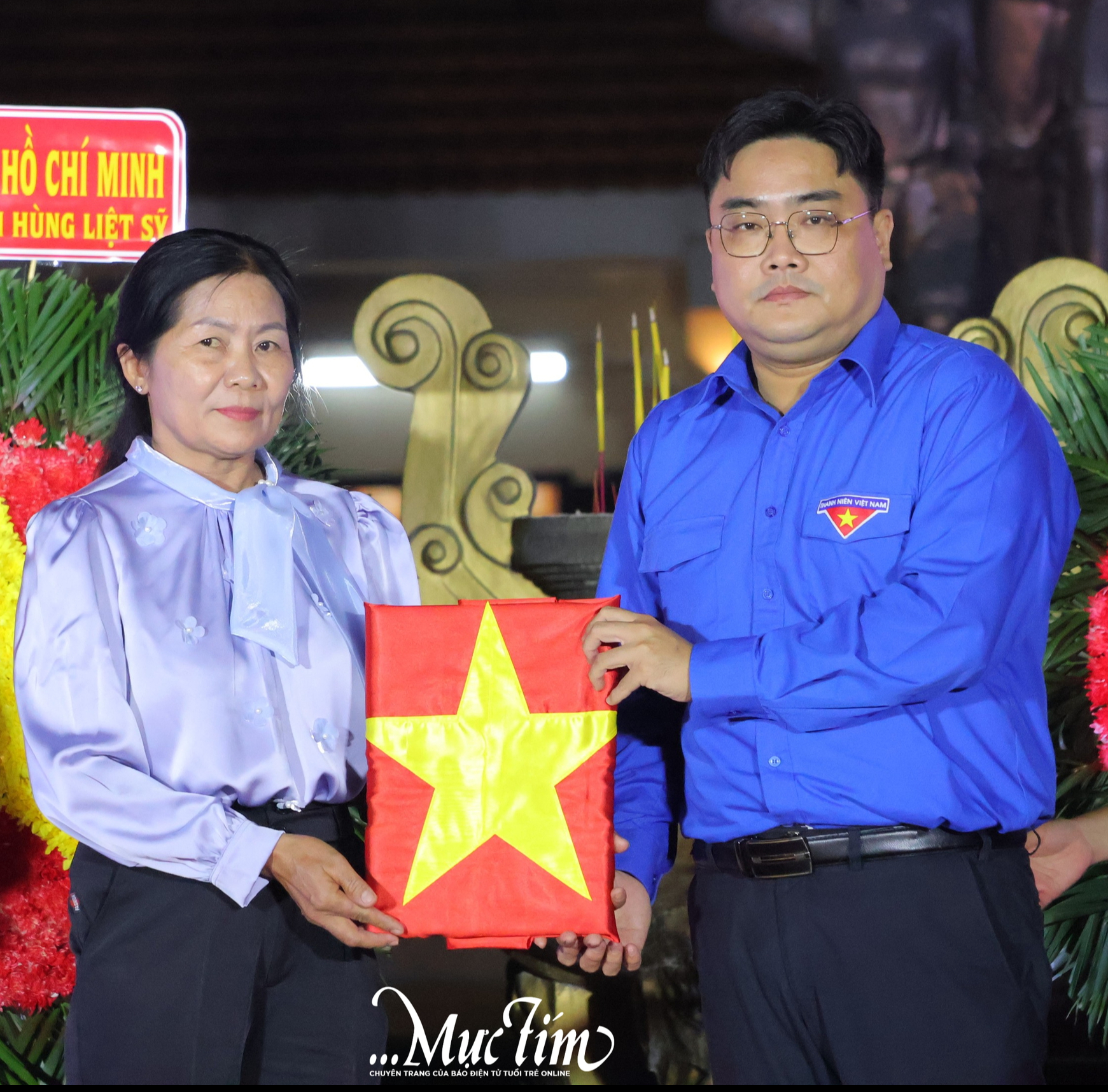 Tuổi trẻ TP.HCM trao tặng 19 di ảnh Mẹ Việt Nam anh hùng, liệt sĩ tại xã Vĩnh Lộc- Ảnh 4.