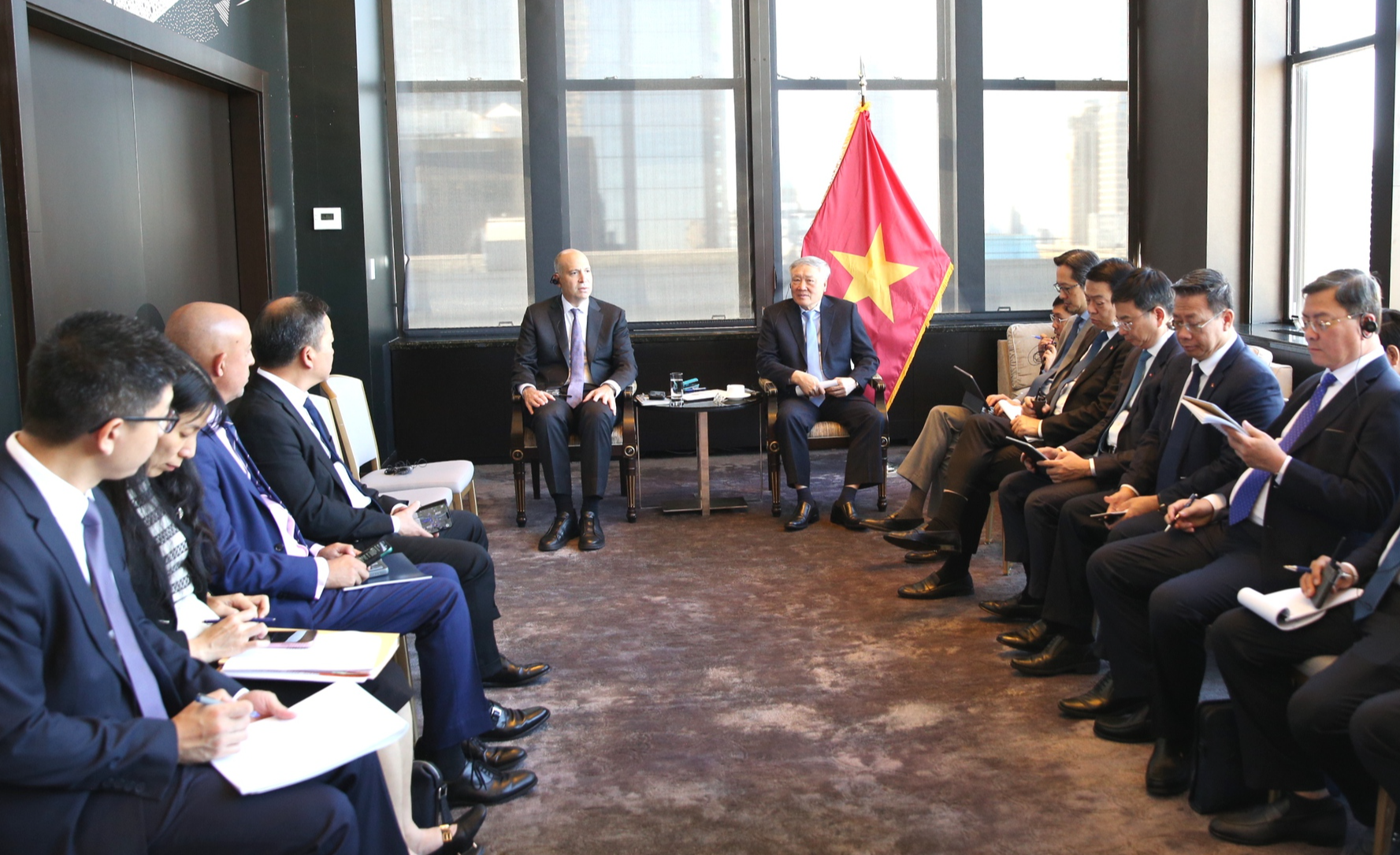 Quỹ quản lý tài sản lớn nhất thế giới cùng nhiều tập đoàn Mỹ đề xuất cơ chế cho trung tâm tài chính - Ảnh 1.