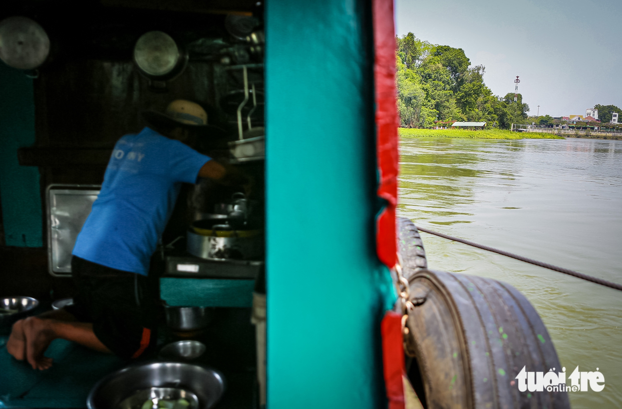 Ngày đêm trên sông, theo sà lan chở đá về vành đai 3 TP.HCM trong 'cơn sốt' - Ảnh 12.