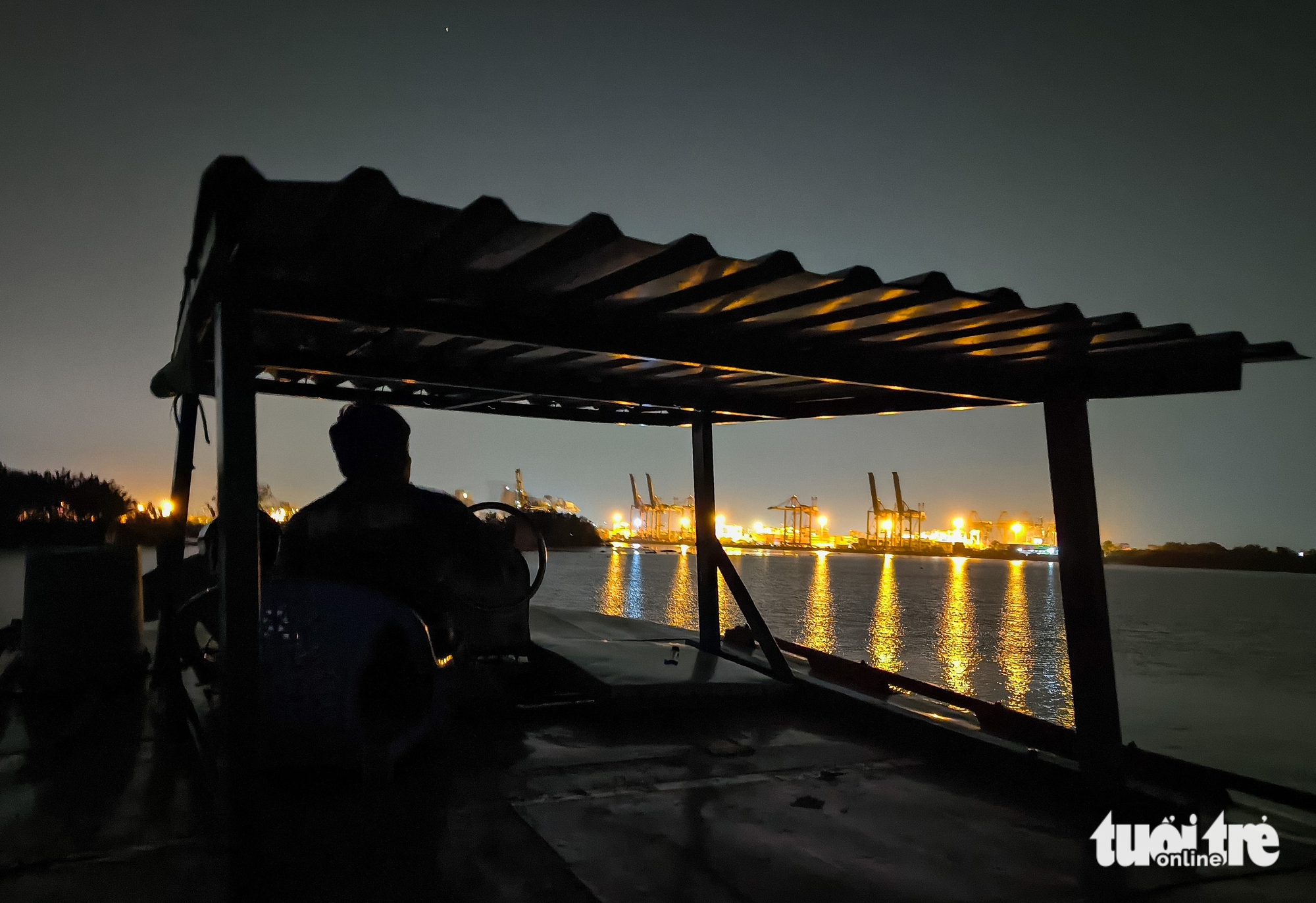 Ngày đêm trên sông, theo sà lan chở đá về vành đai 3 TP.HCM trong 'cơn sốt' - Ảnh 20.