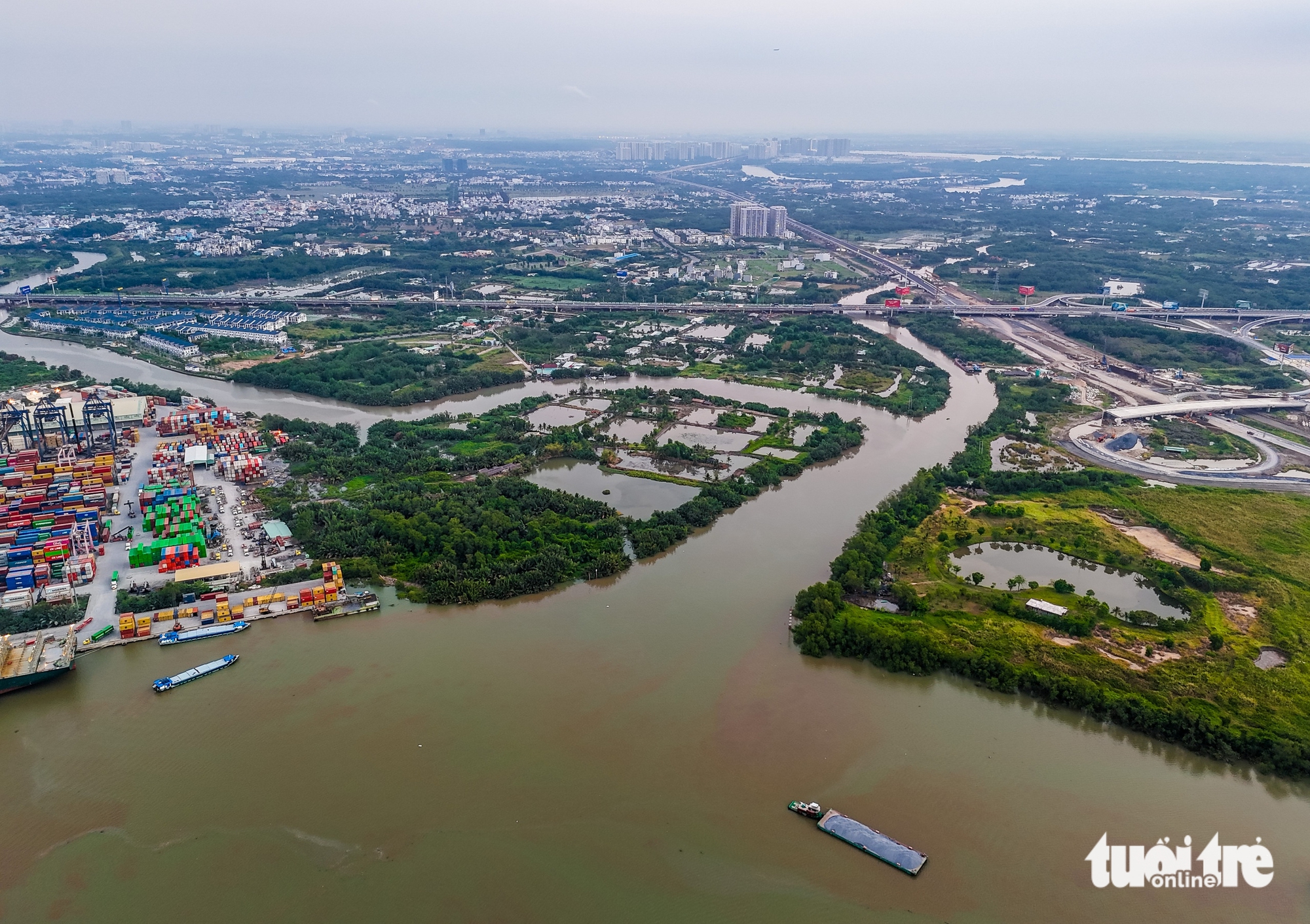 Ngày đêm trên sông, theo sà lan chở đá về vành đai 3 TP.HCM trong 'cơn sốt' - Ảnh 22.