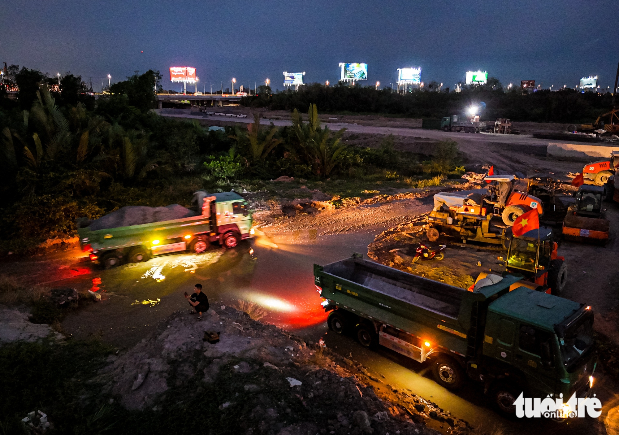 Ngày đêm trên sông, theo sà lan chở đá về vành đai 3 TP.HCM trong 'cơn sốt' - Ảnh 24.