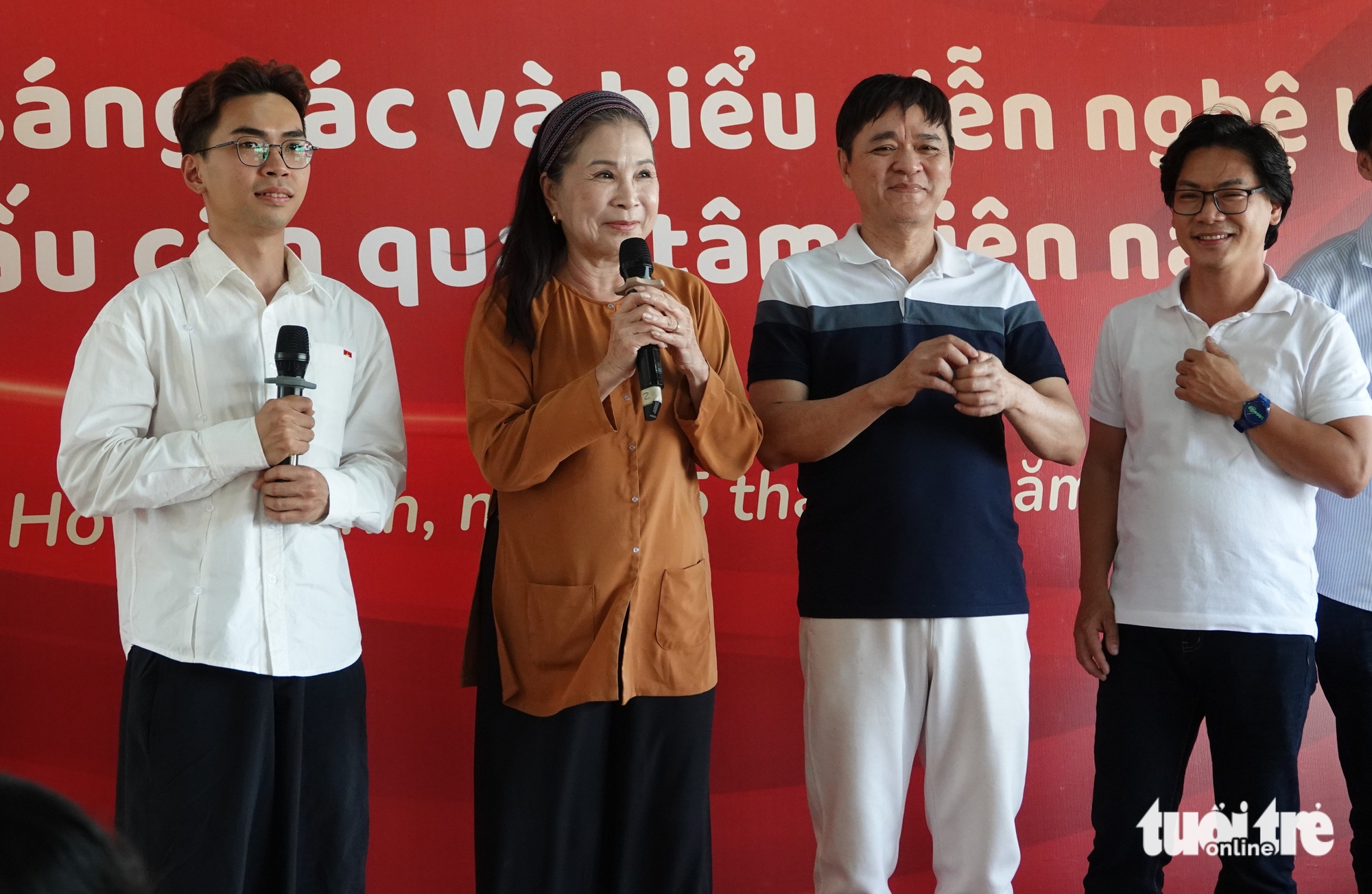 Sân khấu cần quan tâm điều gì để tồn tại? - Ảnh 1. sân khấu - Ảnh 1.