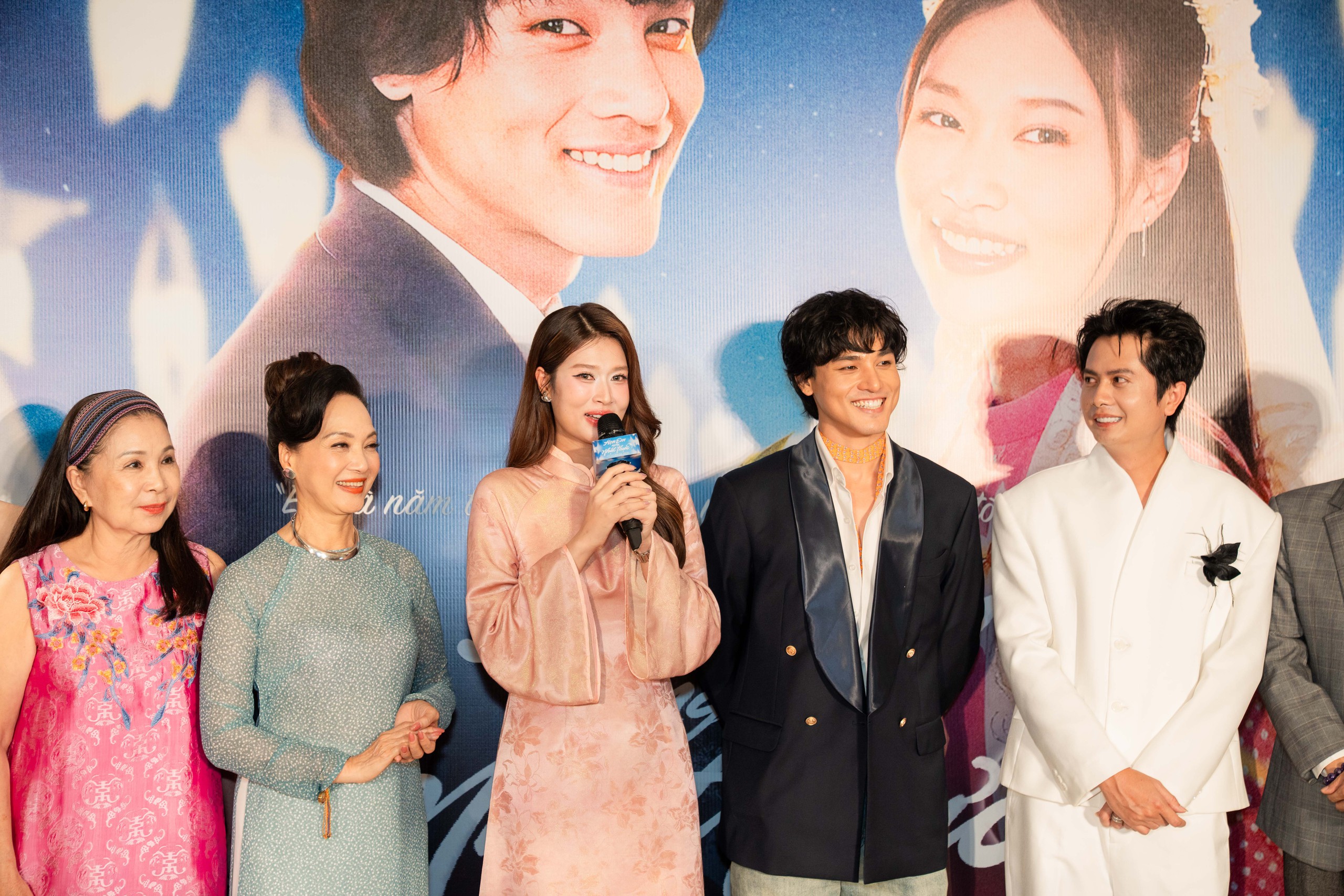 Hẹn Em Ngày Nhật Thực - Đức Tin Và Tình Yêu: Bản Hòa Ca Giữa Đời Thường Hẹn Em Ngày Nhật Thực - Đức Tin Và Tình Yêu: Bản Hòa Ca Giữa Đời Thường