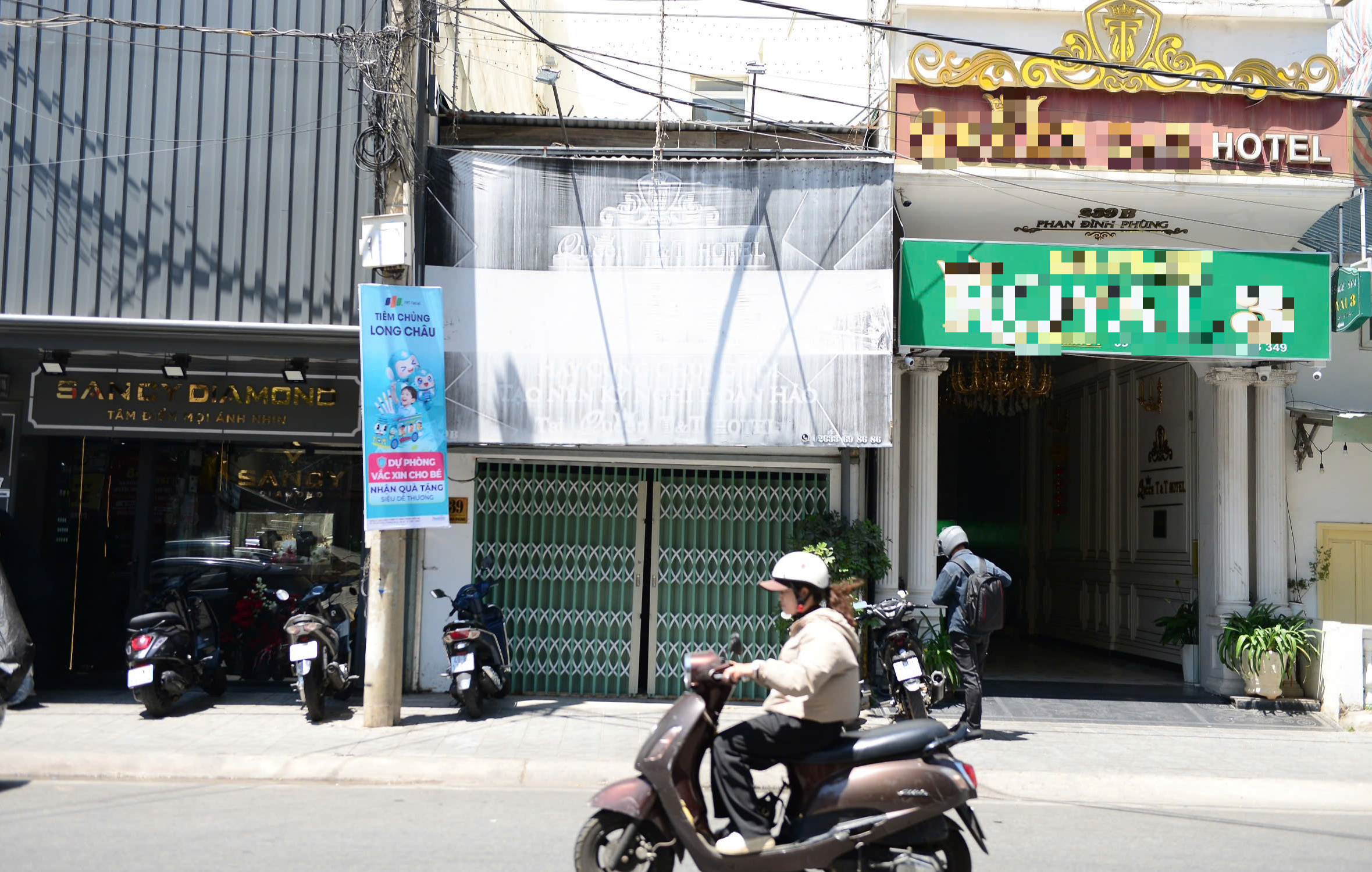 Bỏ hoang nhà công vụ ở trung tâm Đà Lạt 14 năm qua - Ảnh 1.