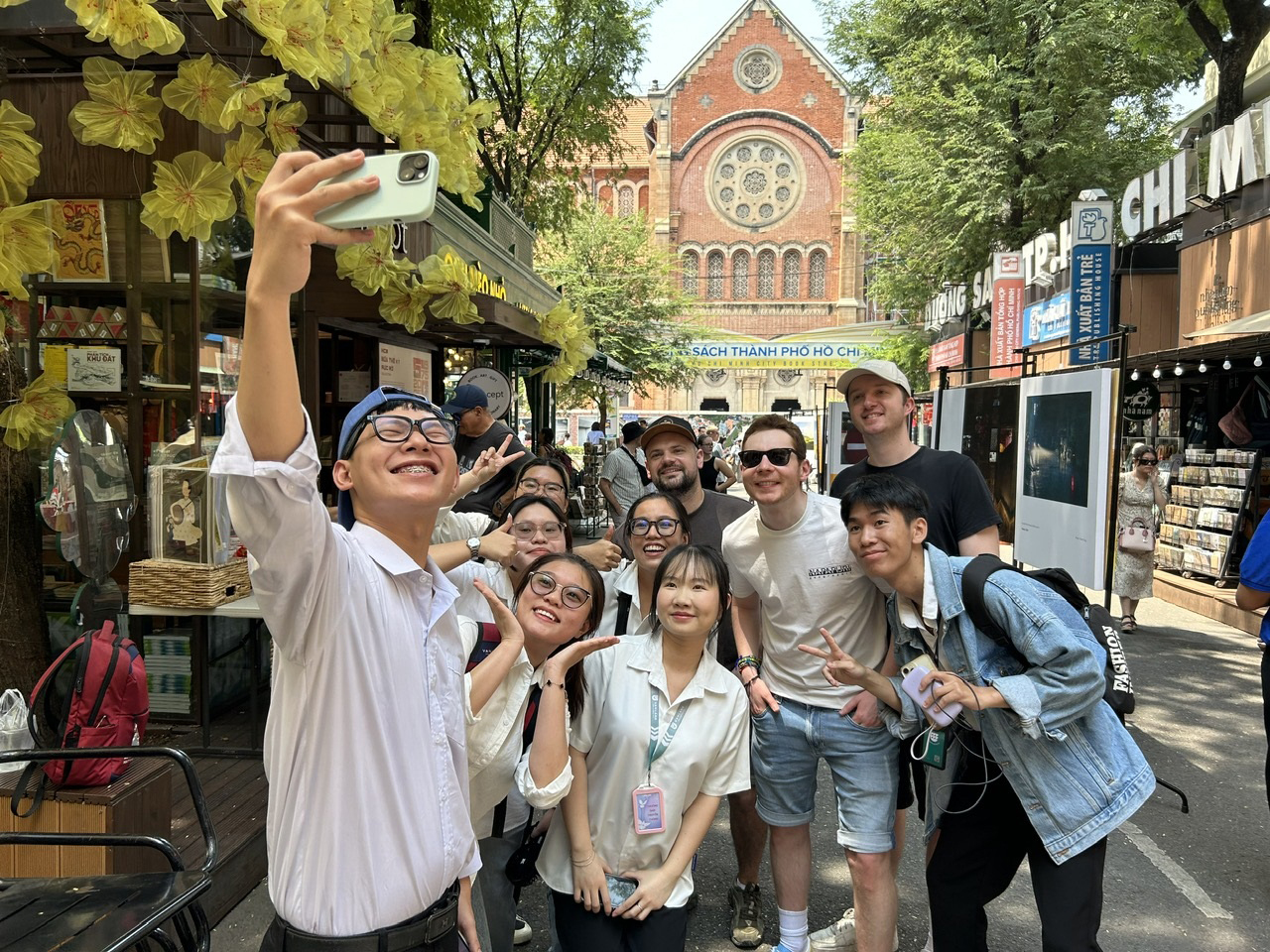  đường sách - Ảnh 1.