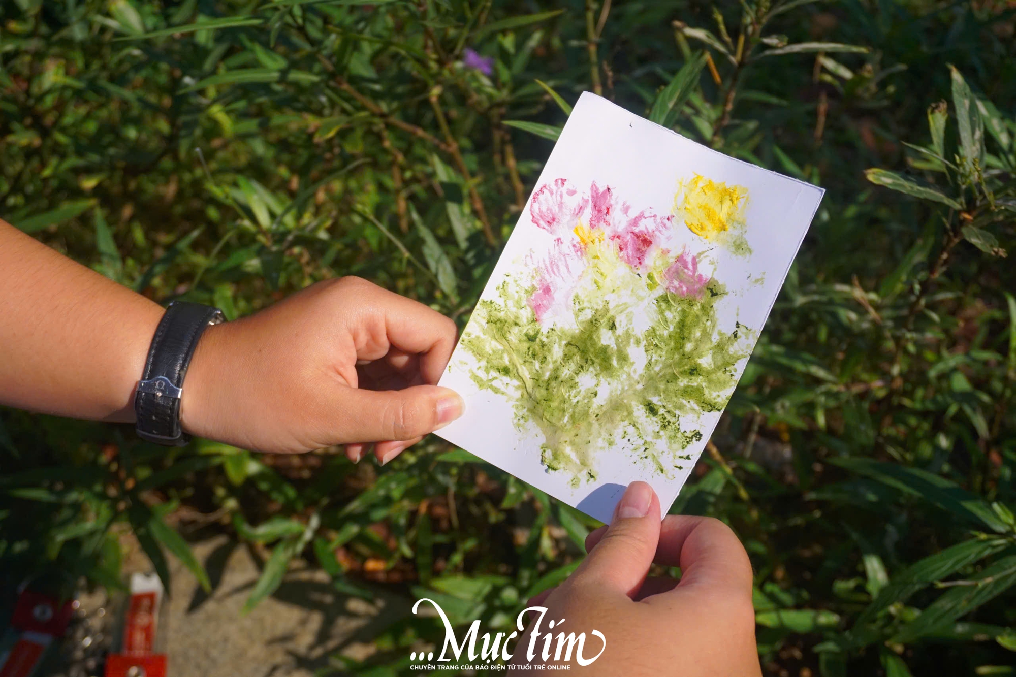 Học sinh Trường Trung học Thực hành Đại học Sư phạm ‘in dấu giờ xanh’ hưởng ứng Giờ Trái Đất- Ảnh 5. Học sinh Trường Trung học Thực hành Đại học Sư phạm ‘in dấu giờ xanh’ hưởng ứng Giờ Trái Đất- Ảnh 5.