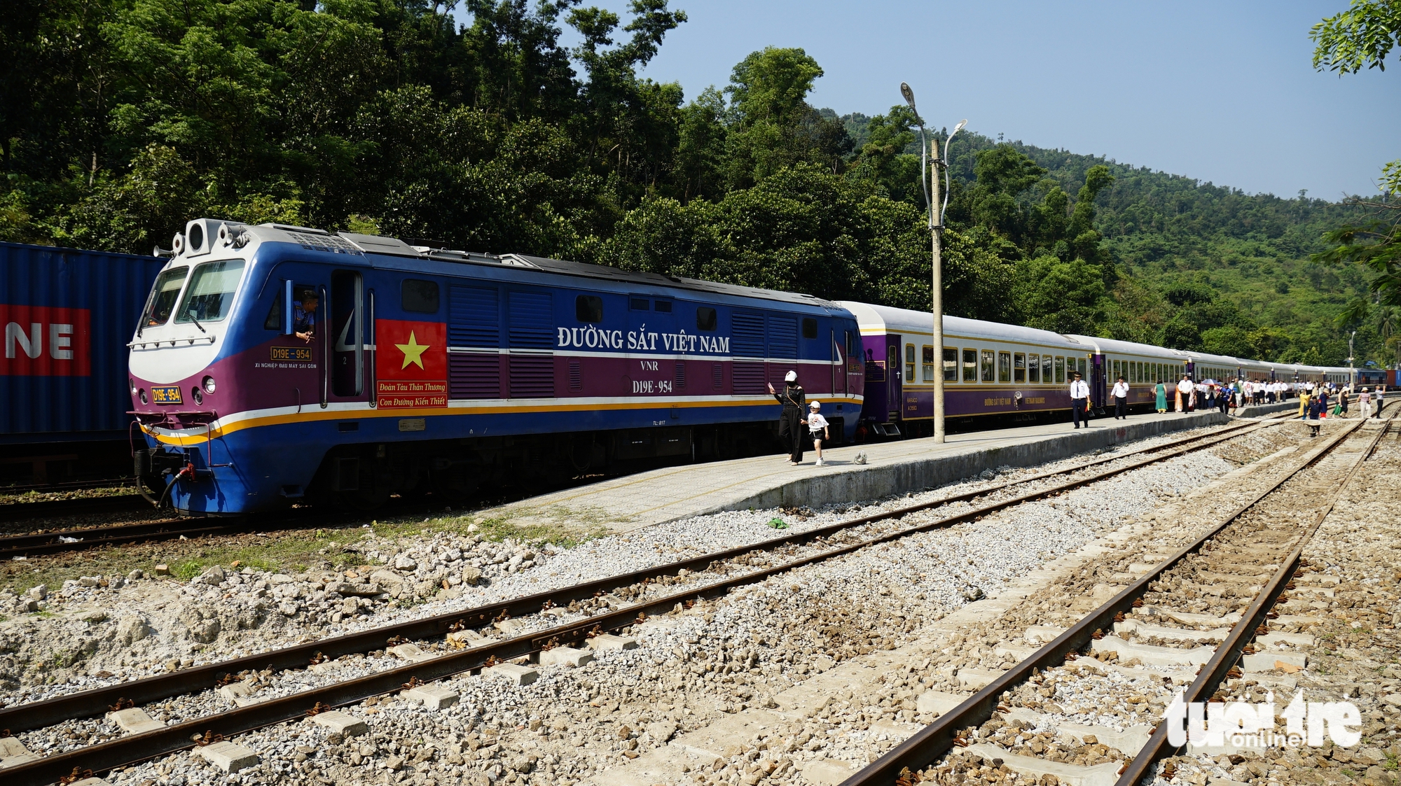 Diện mạo mới của đoàn tàu di sản nối Huế - Đà Nẵng có gì? - Ảnh 1.