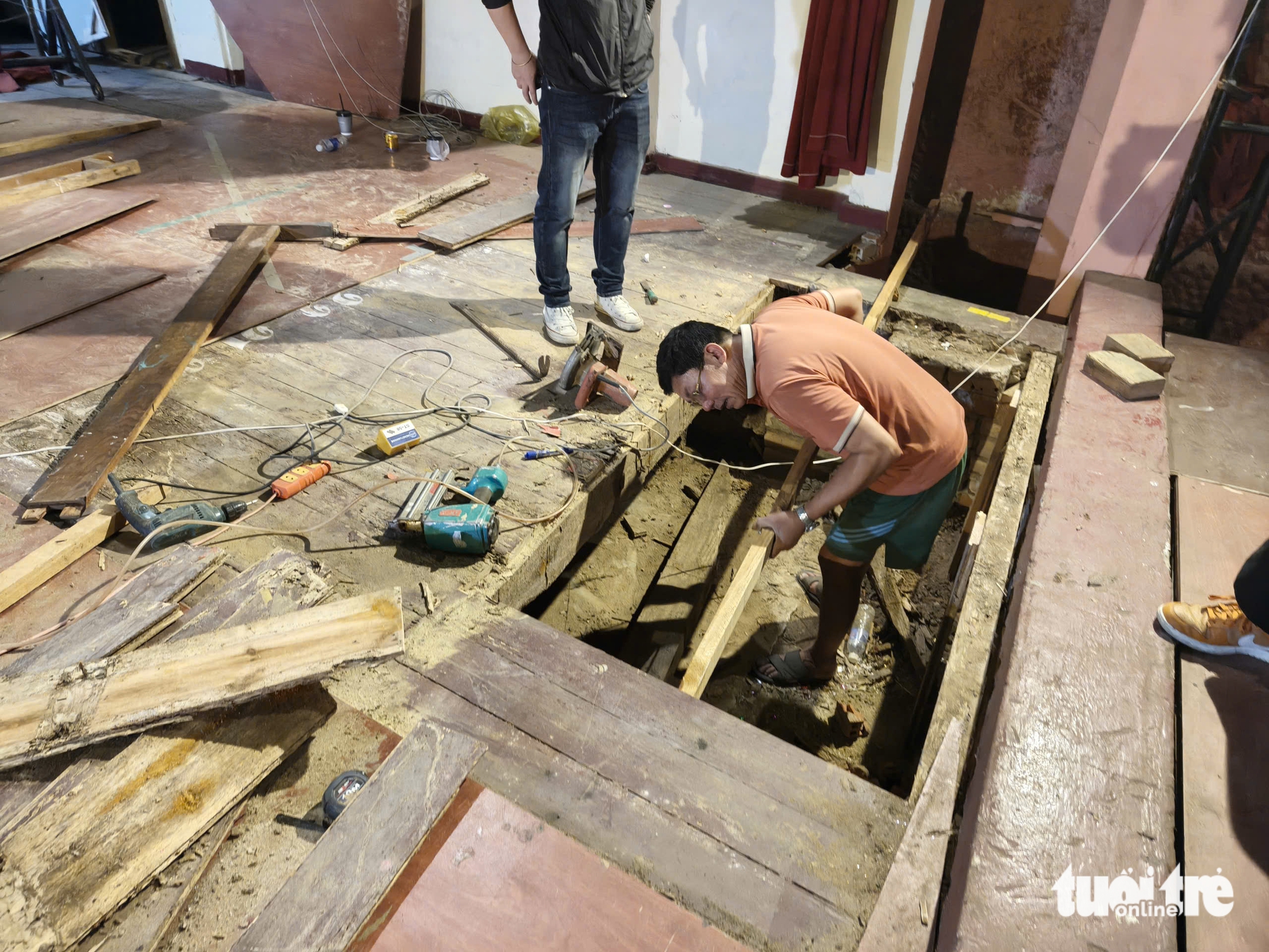 Rạp Hòa Bình Đà Lạt và nhiều biệt thự công đang bị hư hại - Ảnh 3.