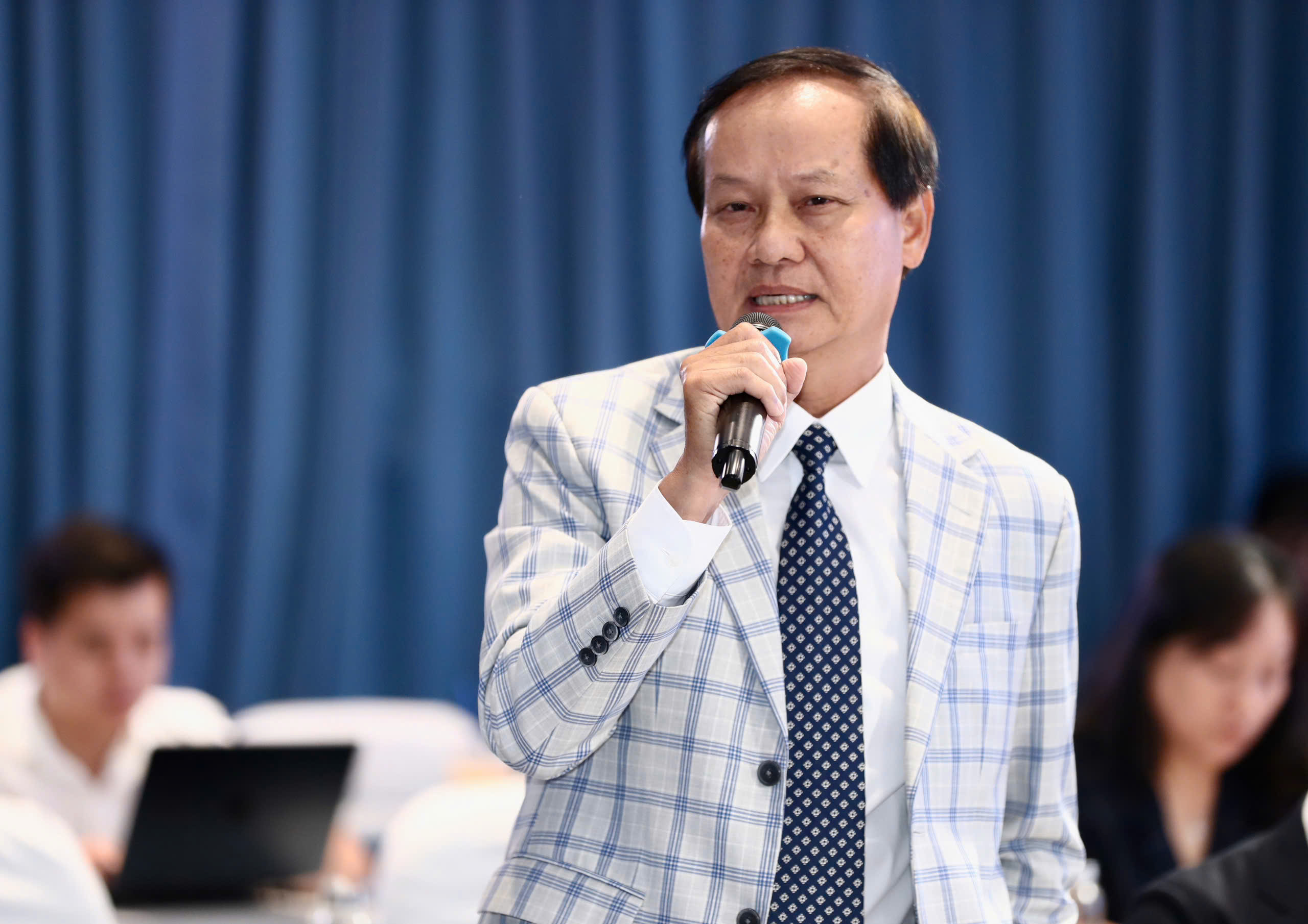 Đề nghị giảm thuế, phí nhiên liệu, ổn định lãi suất trước cú sốc địa chính trị toàn cầu - Ảnh 1.