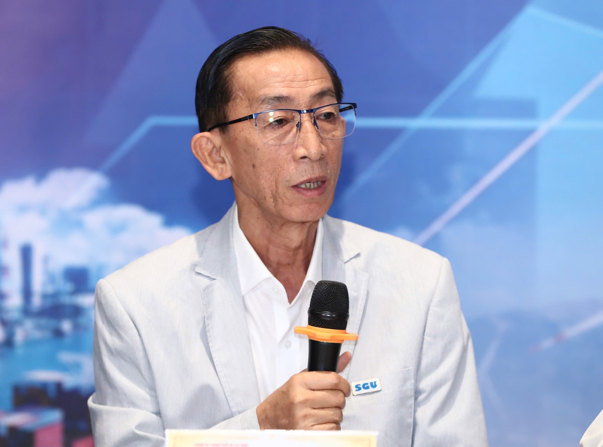 Đề nghị giảm thuế, phí nhiên liệu, ổn định lãi suất trước cú sốc địa chính trị toàn cầu - Ảnh 2.