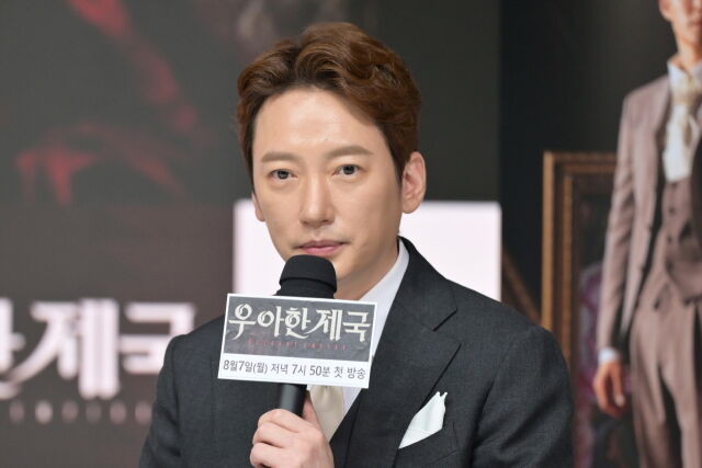 Lee Sang Bo - Ảnh 1.