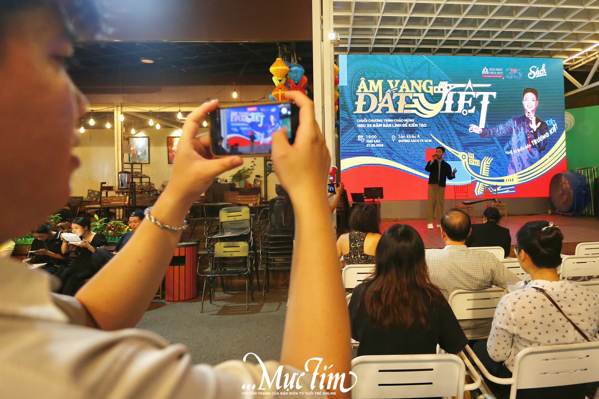 Đa dạng hoạt động giải trí buổi đêm hấp dẫn tại Đường sách TP.HCM- Ảnh 2.