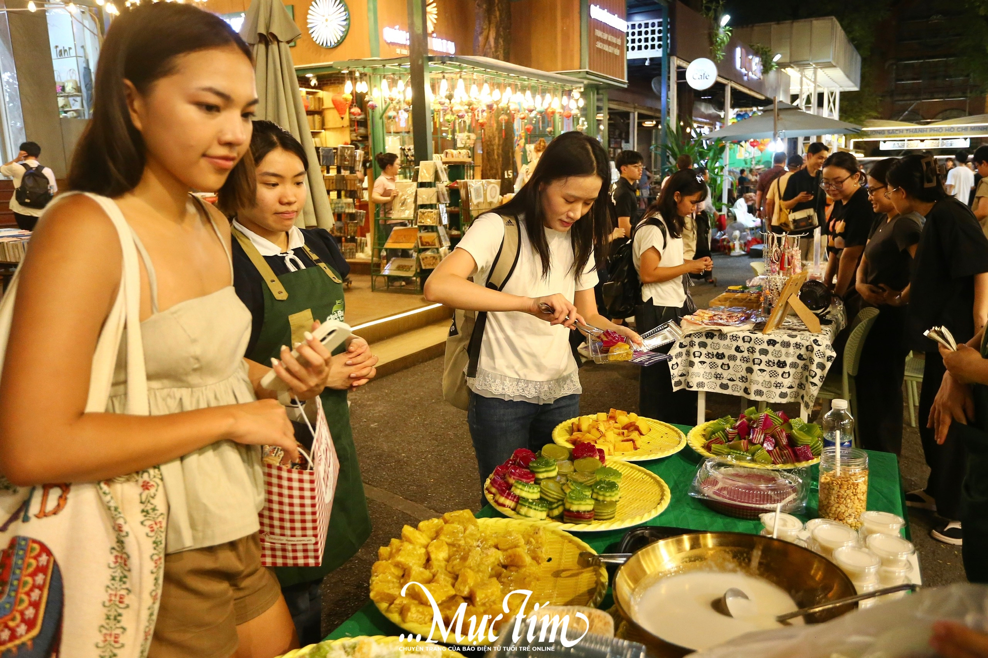 Đa dạng hoạt động giải trí buổi đêm hấp dẫn tại Đường sách TP.HCM- Ảnh 13.