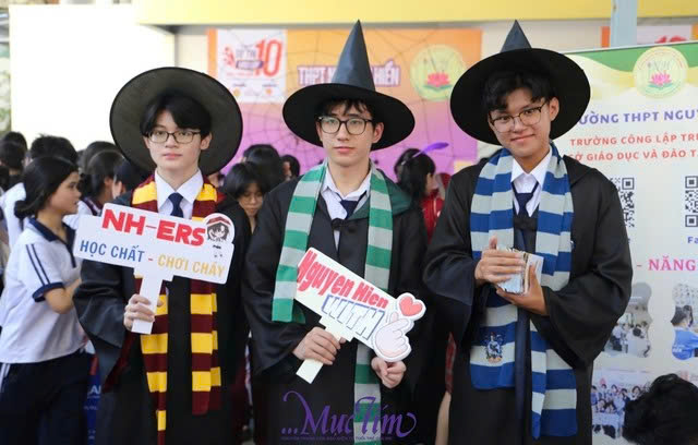 Trường THPT Nguyễn Hiền mở photobooth và boardgames tại Ngày hội Tự tin vào lớp 10- Ảnh 1.