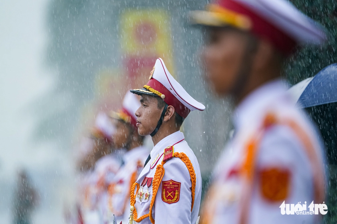 Nhiều lực lượng thuộc công an, quân đội tại Hà Nội được hỗ trợ thêm 4-5 triệu đồng/người/tháng - Ảnh 1.