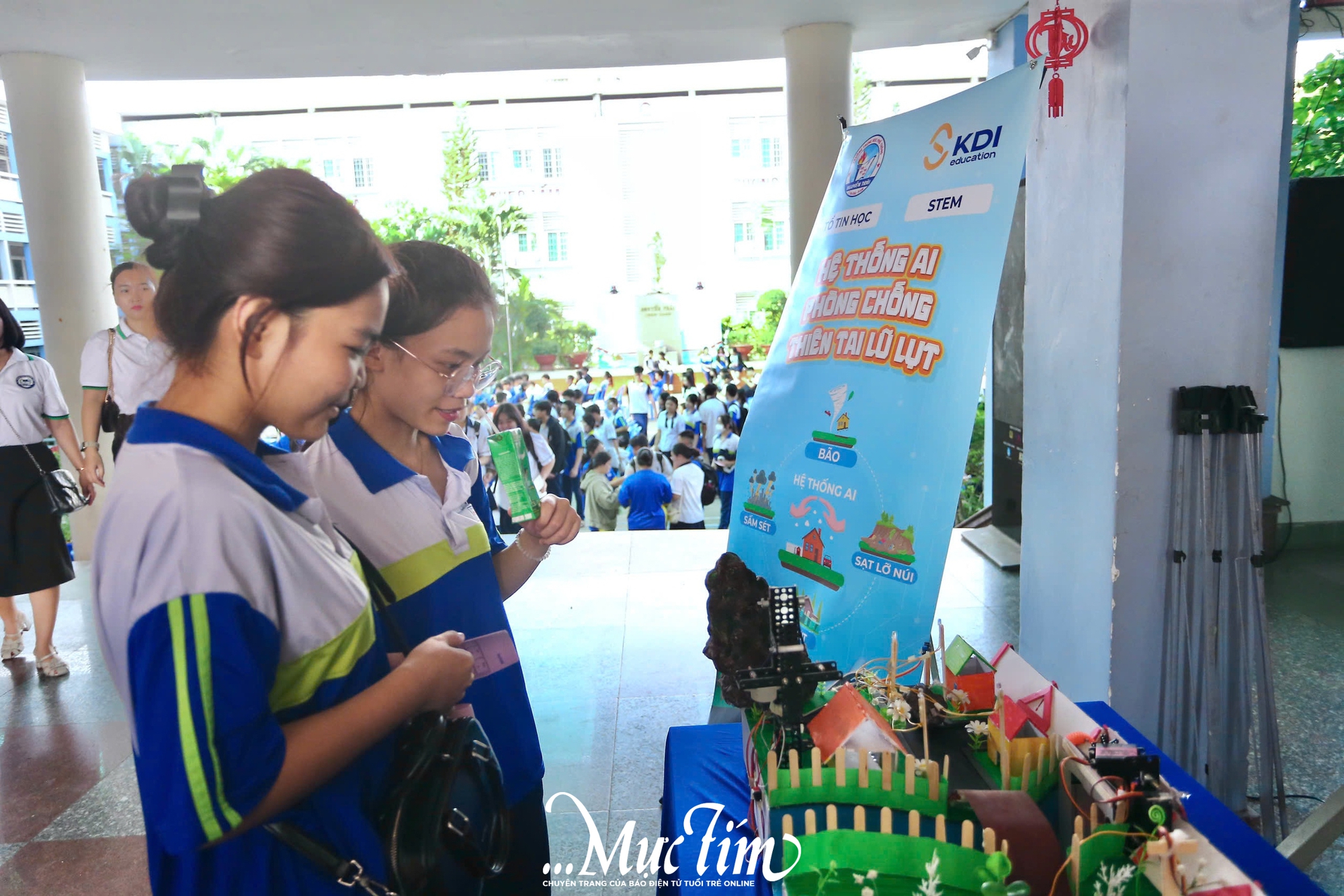 Học trò Trường THPT Nguyễn Trãi biến ý tưởng khoa học thành sản phẩm - Ảnh 2.