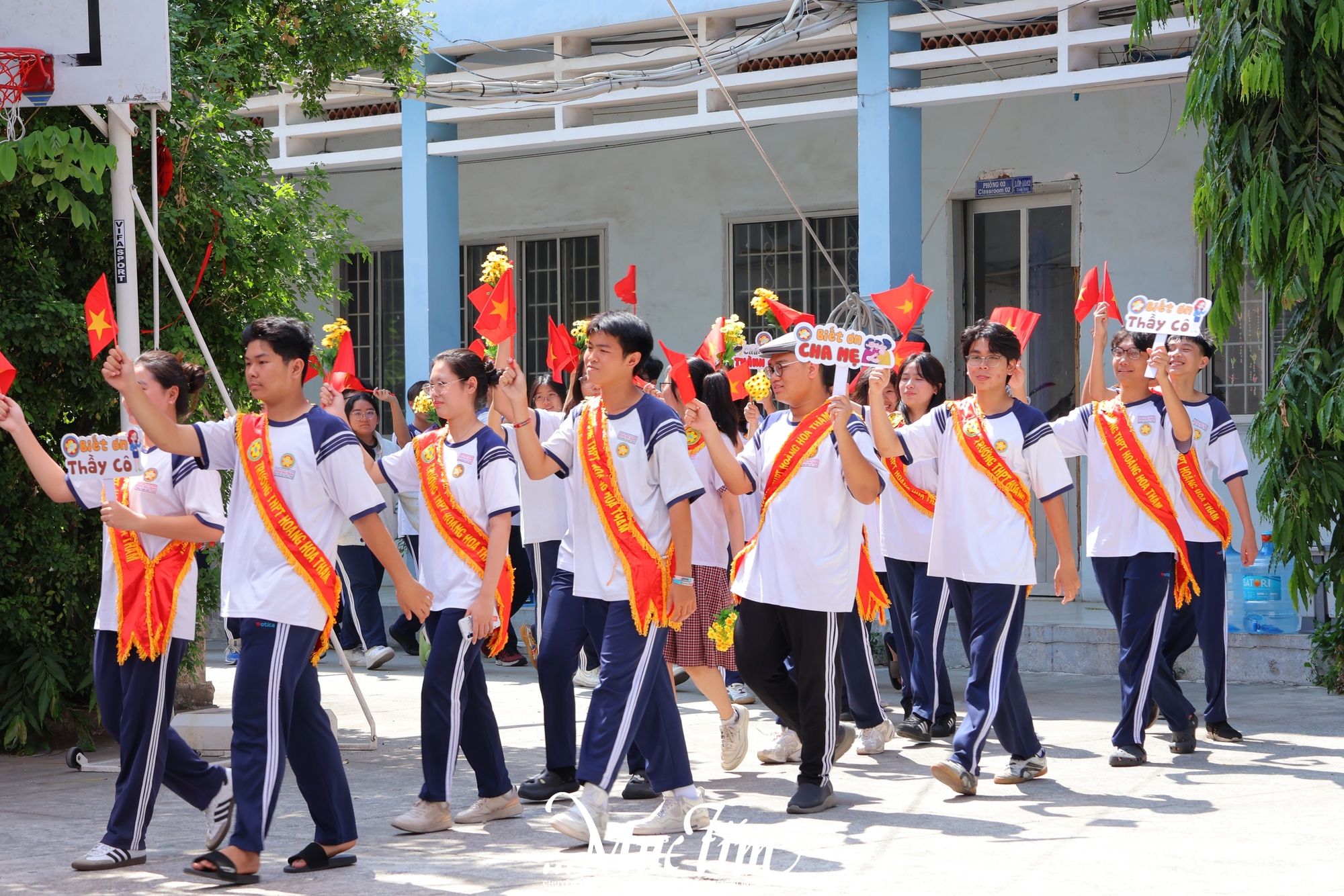 Các gian tư vấn sẵn sàng cho Ngày hội Tự tin vào lớp 10 tại Trường THPT Hoàng Hoa Thám - Ảnh 1.
