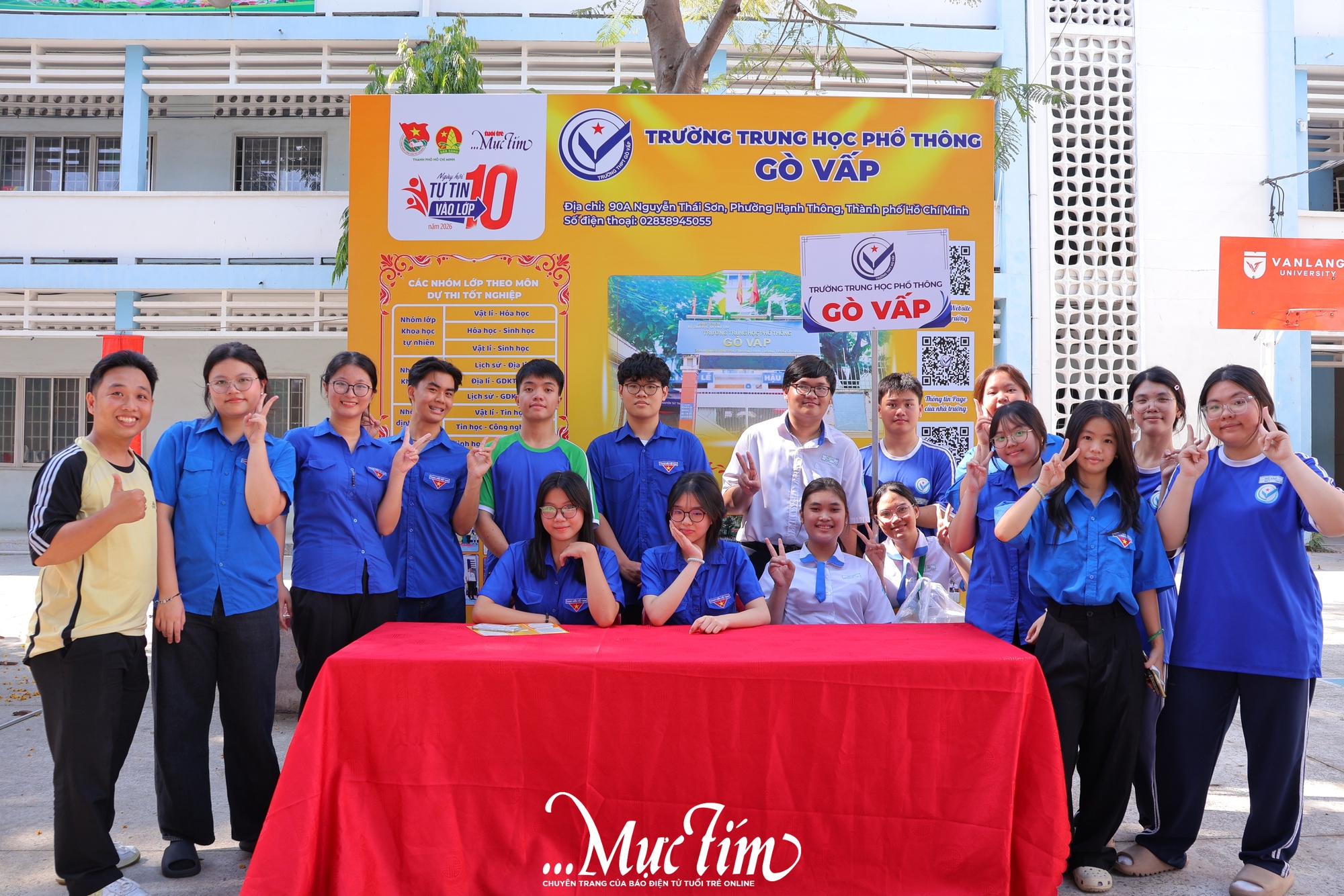 Các gian tư vấn sẵn sàng cho Ngày hội Tự tin vào lớp 10 tại Trường THPT Hoàng Hoa Thám - Ảnh 2.