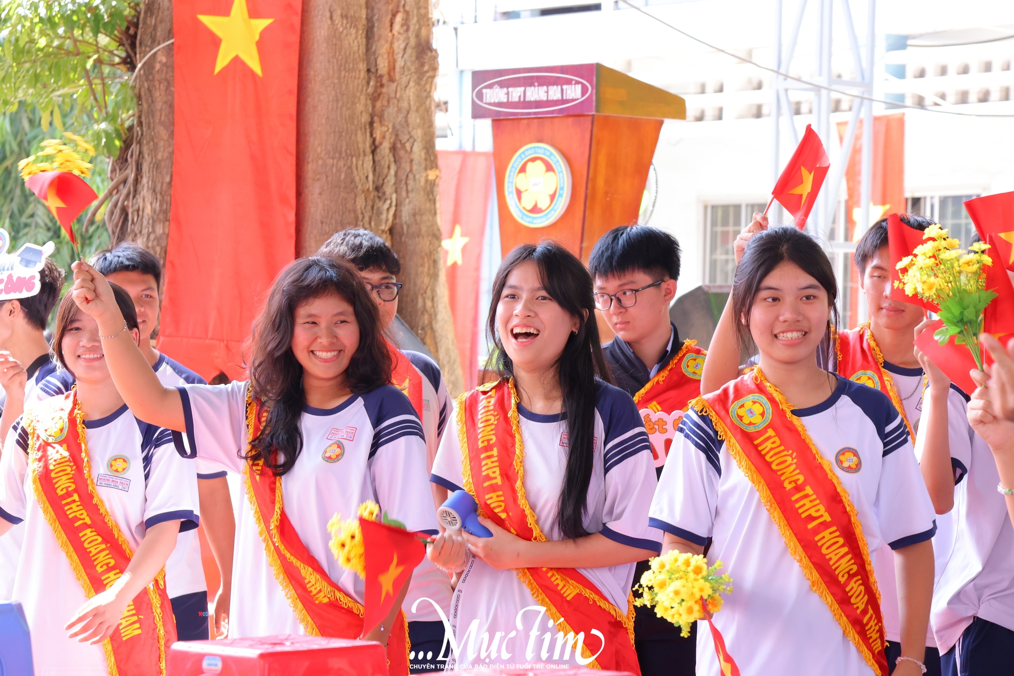 Các gian tư vấn sẵn sàng cho Ngày hội Tự tin vào lớp 10 tại Trường THPT Hoàng Hoa Thám - Ảnh 4.