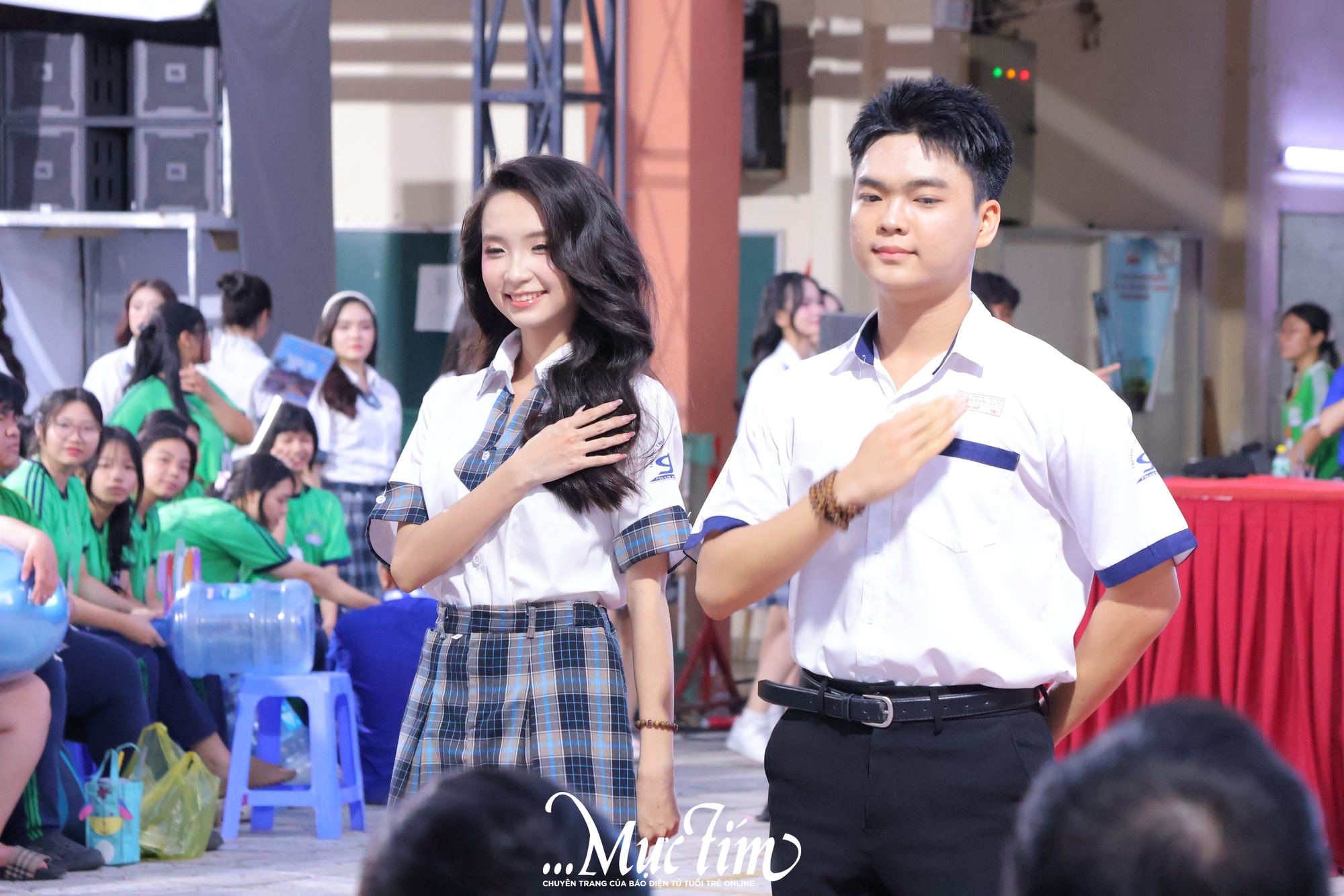 Lớp 12A11 lập 'cú đúp' tại Hội thi Học sinh thanh lịch Trường THPT Phan Đăng Lưu- Ảnh 7.