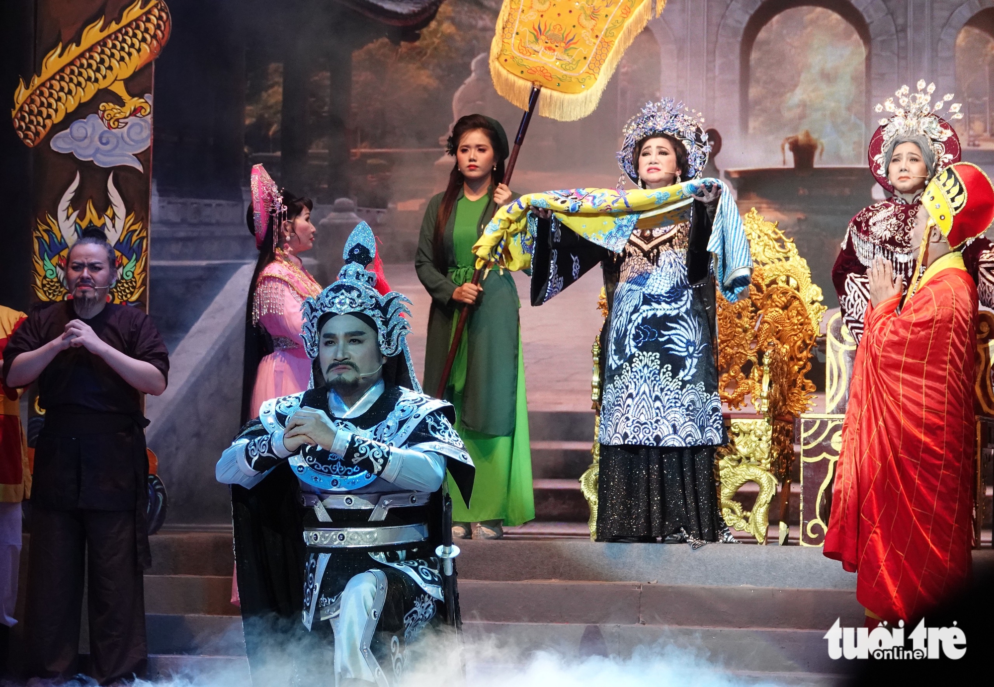 Khán giả nghẹn ngào xem Thanh Thanh Tâm diễn Hòn vọng phu cùng Vũ Linh - Ảnh 5. Vũ Linh - Ảnh 4.