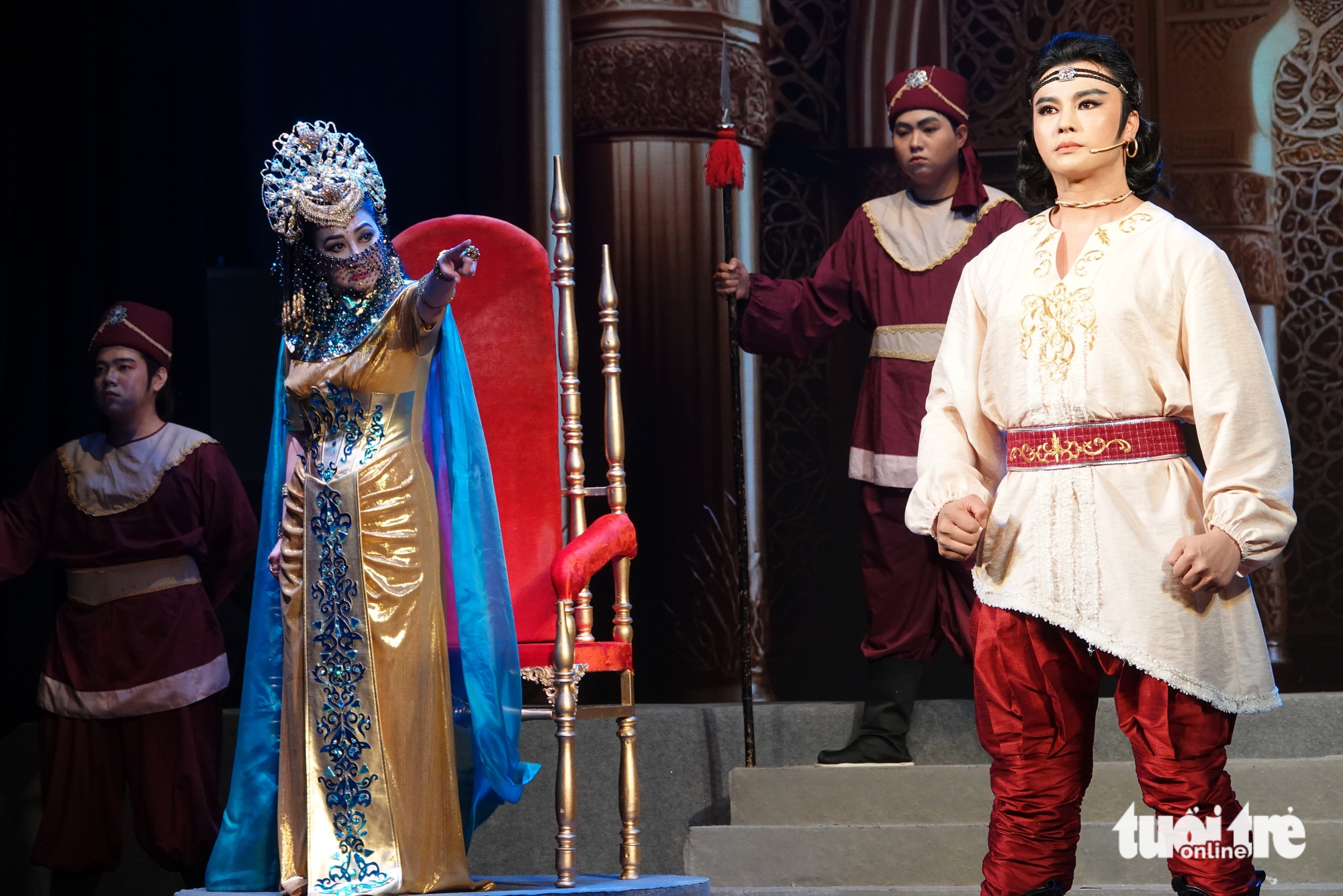 Khán giả nghẹn ngào xem Thanh Thanh Tâm diễn Hòn vọng phu cùng Vũ Linh - Ảnh 6. Vũ Linh - Ảnh 5.