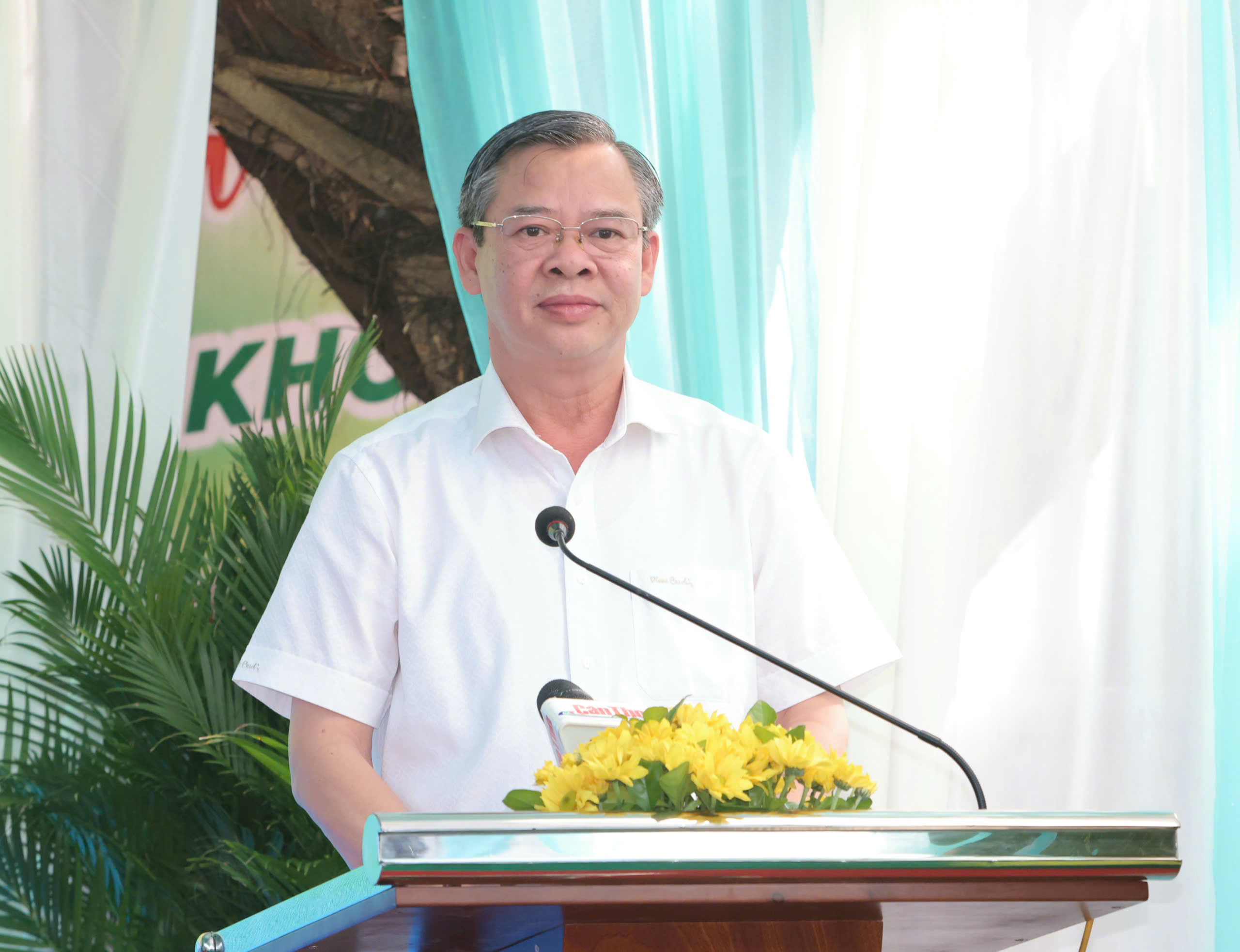 Bệnh viện Ung bướu Cần Thơ tiếp nhận máy xạ trị 105 tỉ đồng, tăng năng lực điều trị ung thư - Ảnh 1.