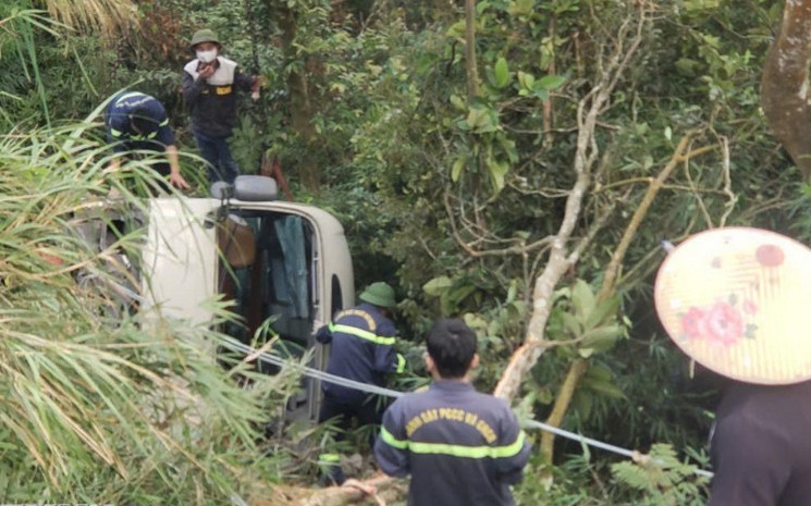 Giao Công an điều tra nguyên nhân vụ xe khách lao xuống vực ở Tam Đảo - Ảnh 1.