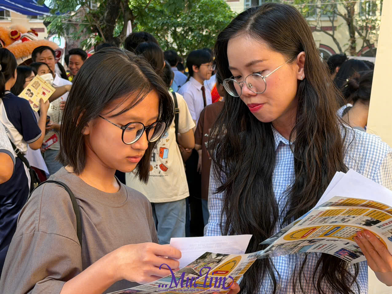 Trường THPT Nguyễn Hiền mở photobooth, mang chim vẹt cảnh đến Ngày hội Tự tin vào lớp 10 - Ảnh 2.