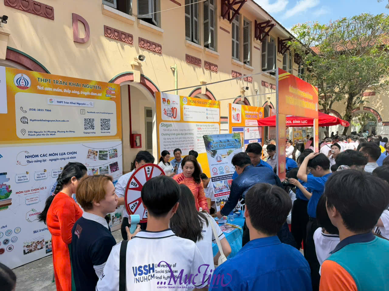 Trường THPT Trần Khai Nguyên gây ấn tượng với màn cheerleading tại Ngày hội Tự tin vào lớp 10 - Ảnh 2.