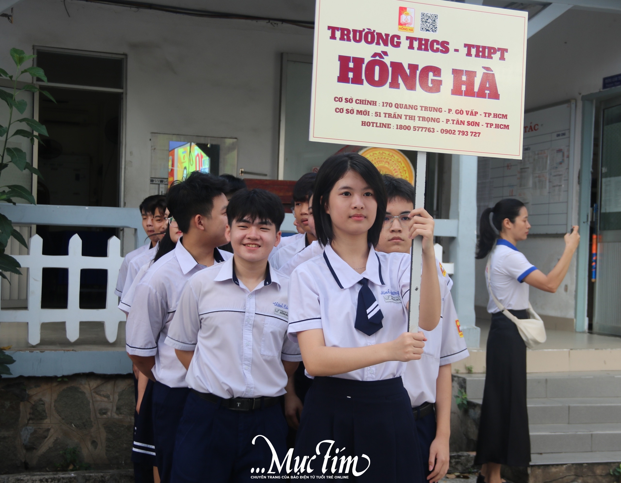 Nhộn nhịp gian tư vấn Trường THCS – THPT Hồng Hà tại Ngày hội Tự tin vào lớp 10 - Ảnh 2.