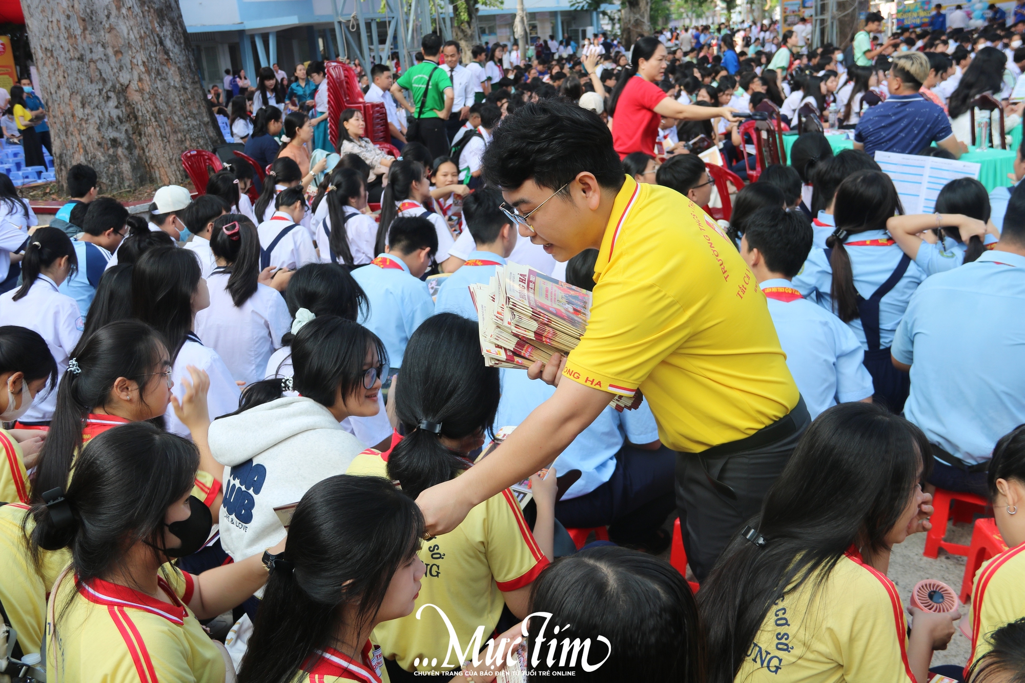 Nhộn nhịp gian tư vấn Trường THCS – THPT Hồng Hà tại Ngày hội Tự tin vào lớp 10 - Ảnh 4.