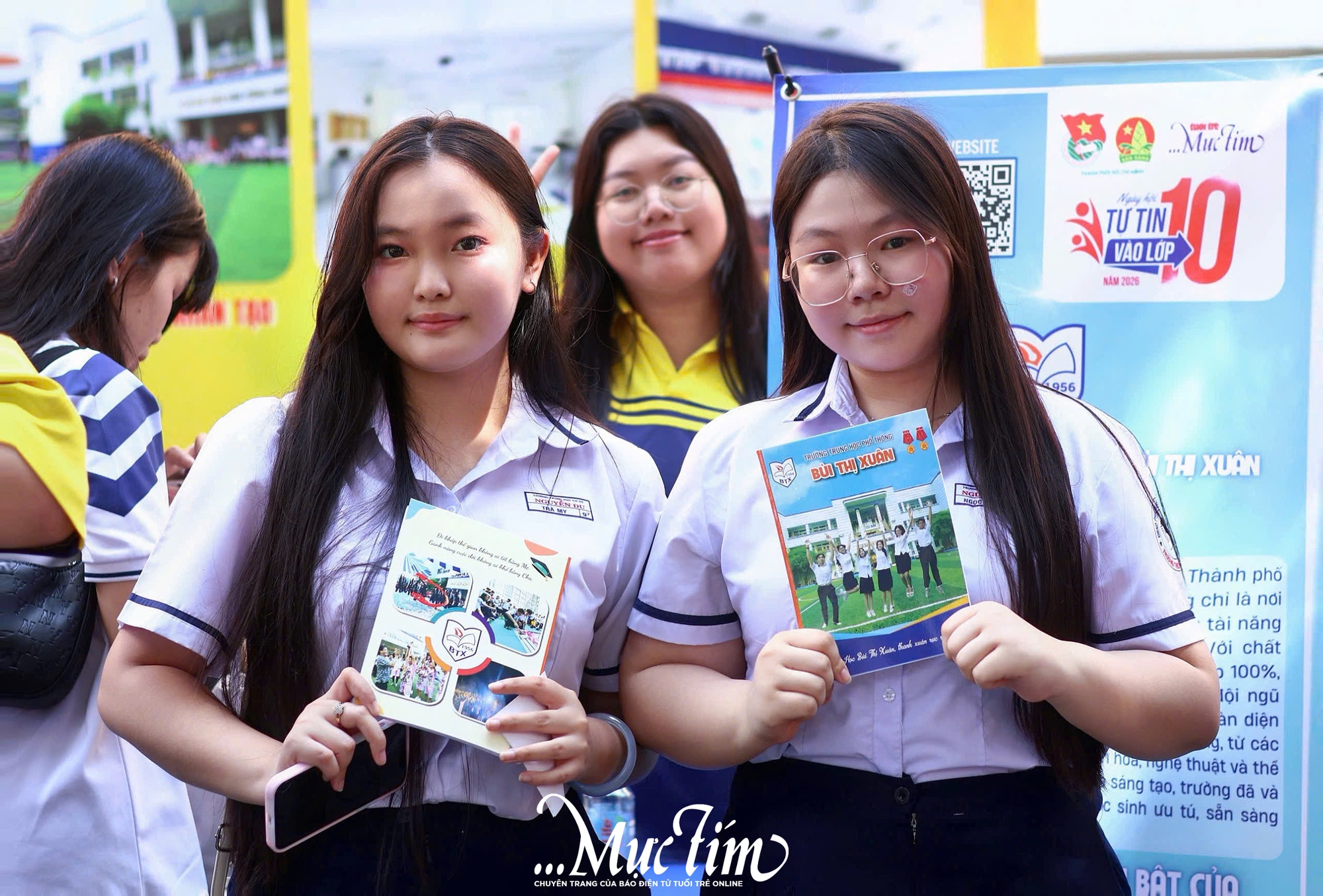 Teen lớp 9 ‘chốt’ nguyện vọng sau khi ghé gian tư vấn Trường THPT Bùi Thị Xuân, Trưng Vương - Ảnh 1.