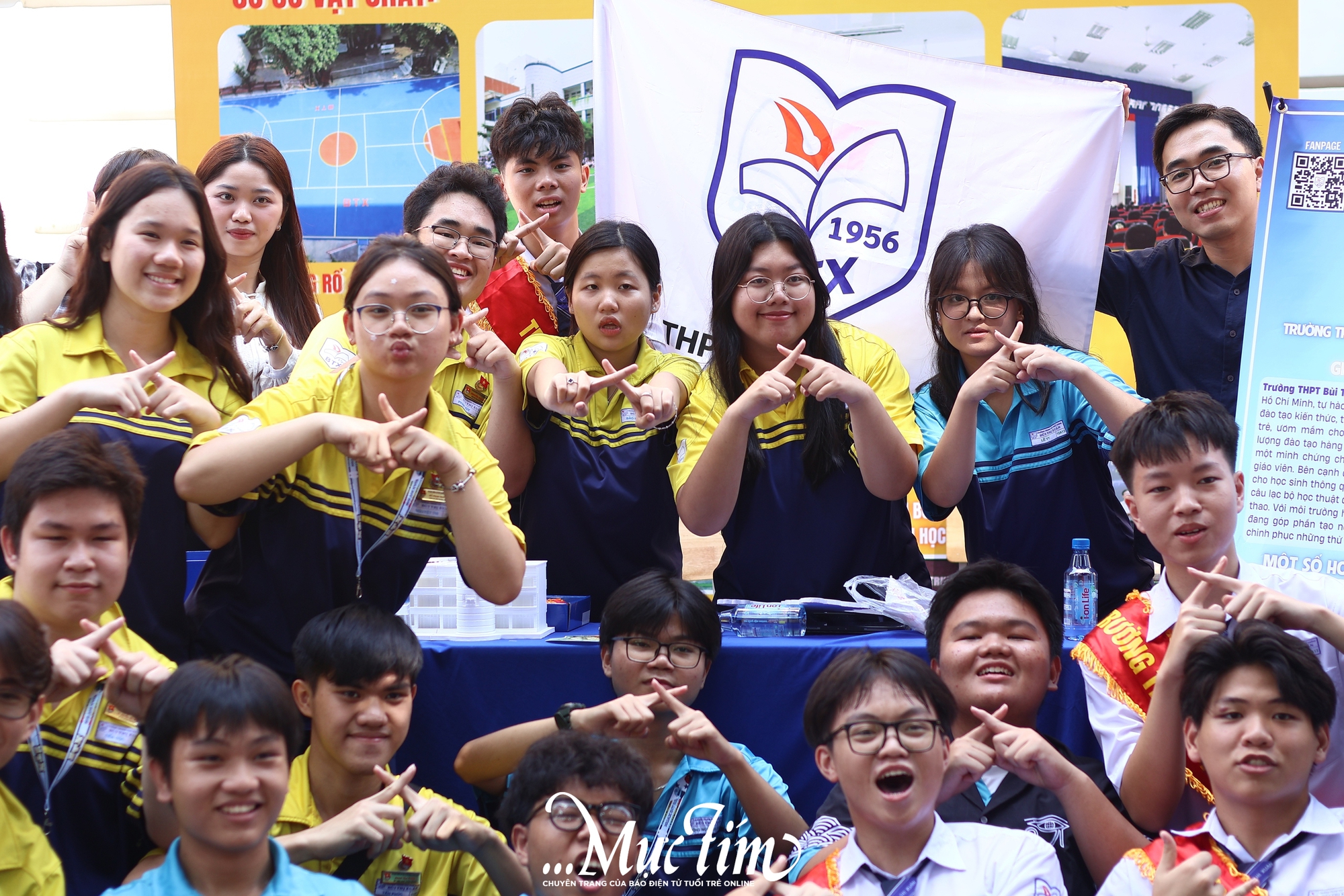 Teen lớp 9 ‘chốt’ nguyện vọng sau khi ghé gian tư vấn Trường THPT Bùi Thị Xuân, Trưng Vương - Ảnh 4.