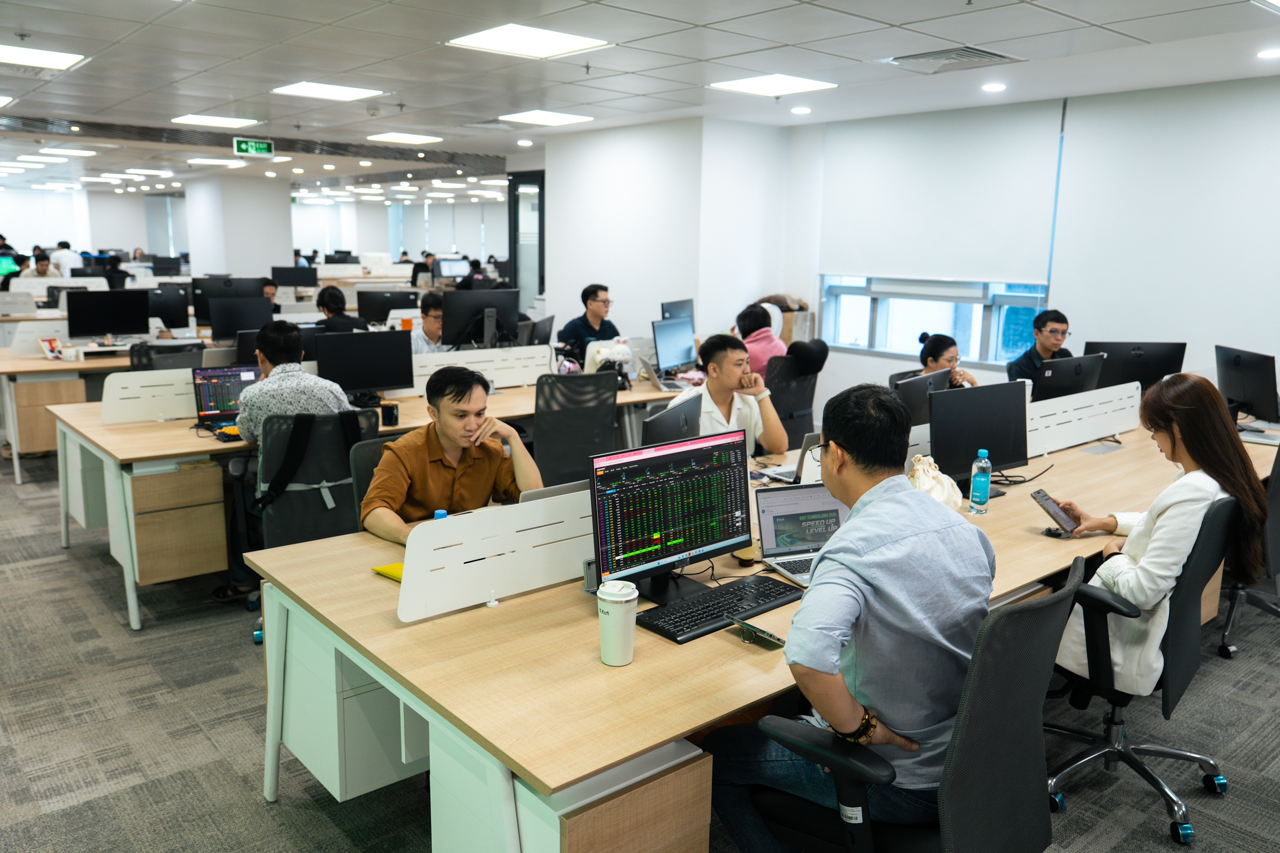 Chứng khoán điều chỉnh kéo dài, các dự báo bắt đầu 'hạ nhiệt' - Ảnh 1.