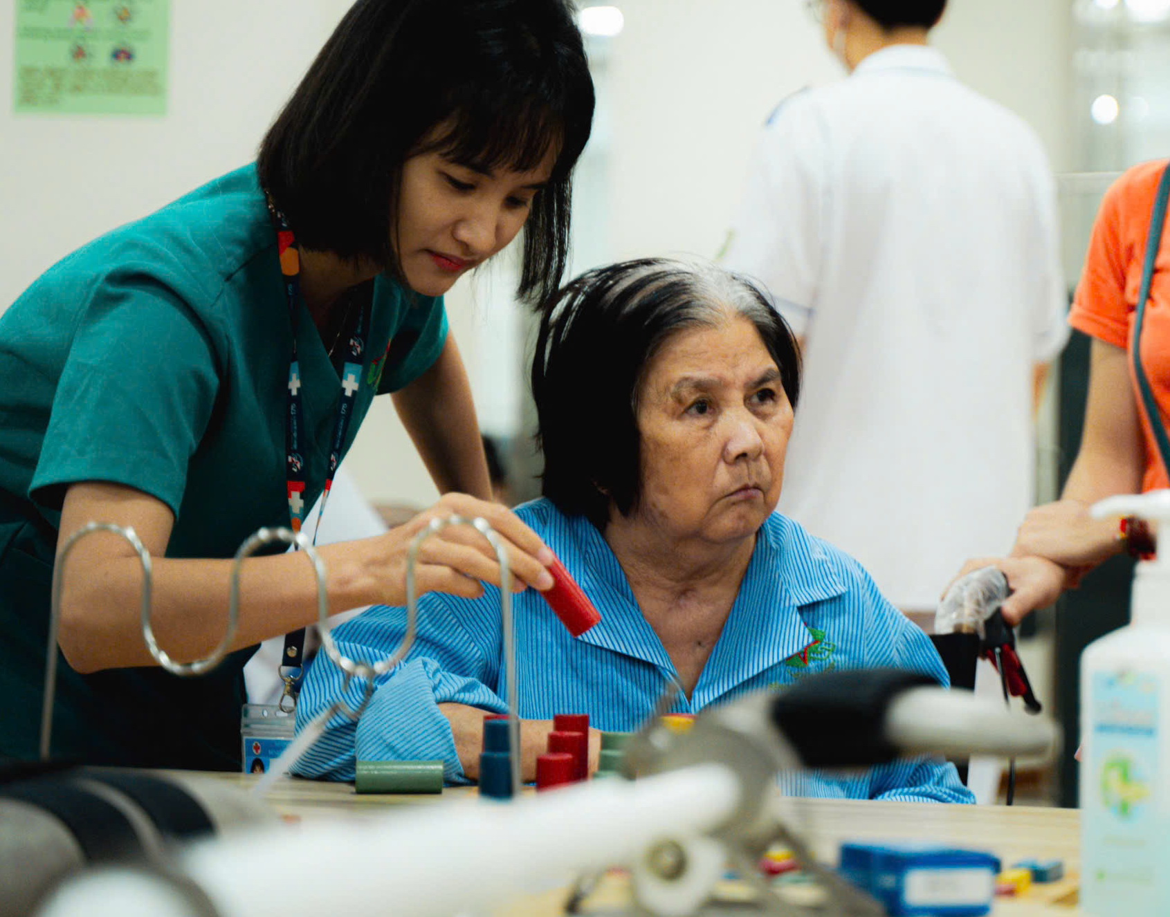 Giảm trừ chi y tế, giáo dục khi tính thuế: Cần 'rộng tay' hơn - Ảnh 2.