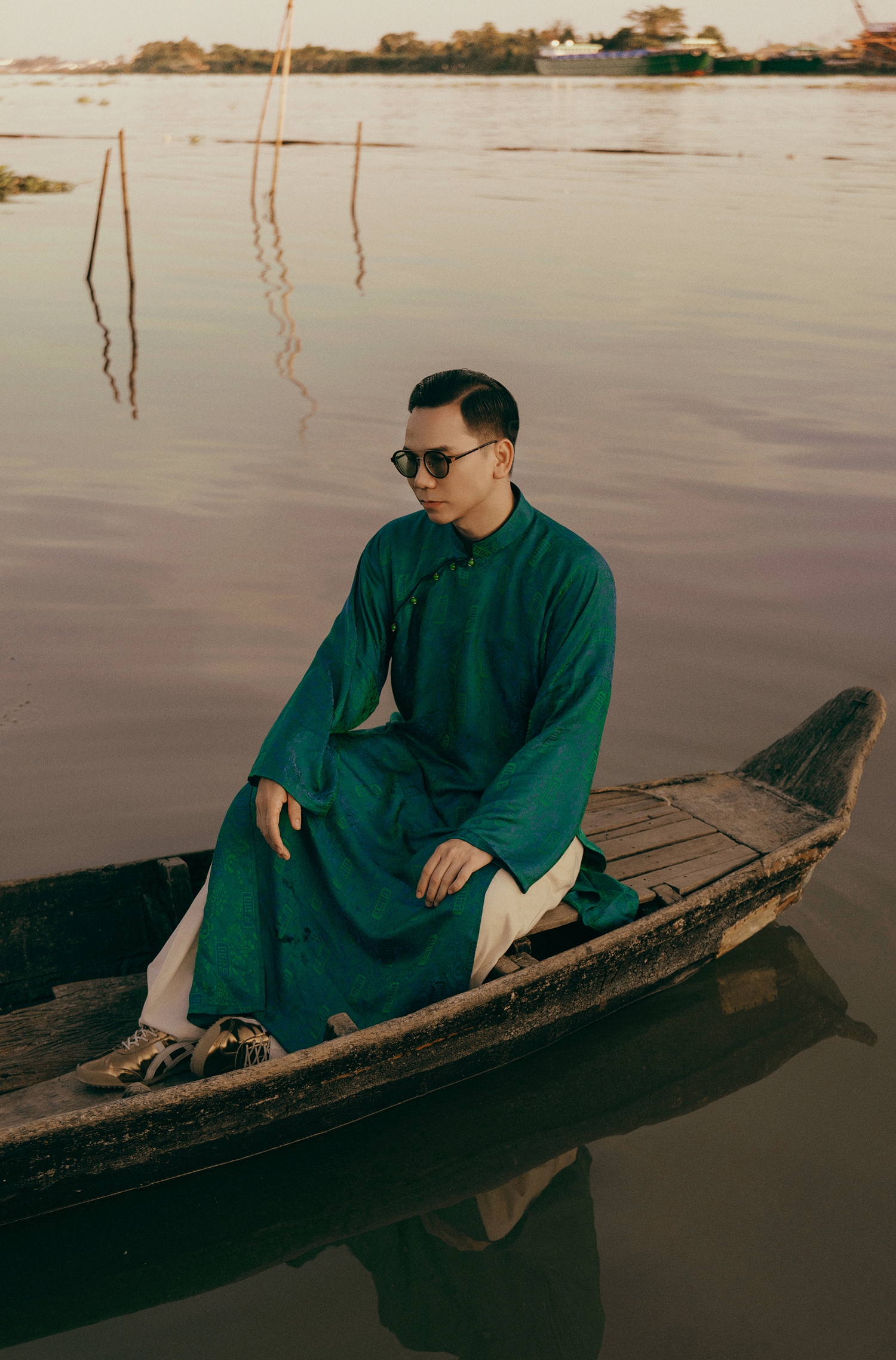 Áo dài kể chuyện chợ mắm Châu Đốc, làng Chăm Châu Phong - Ảnh 7. Áo dài - Ảnh 7.