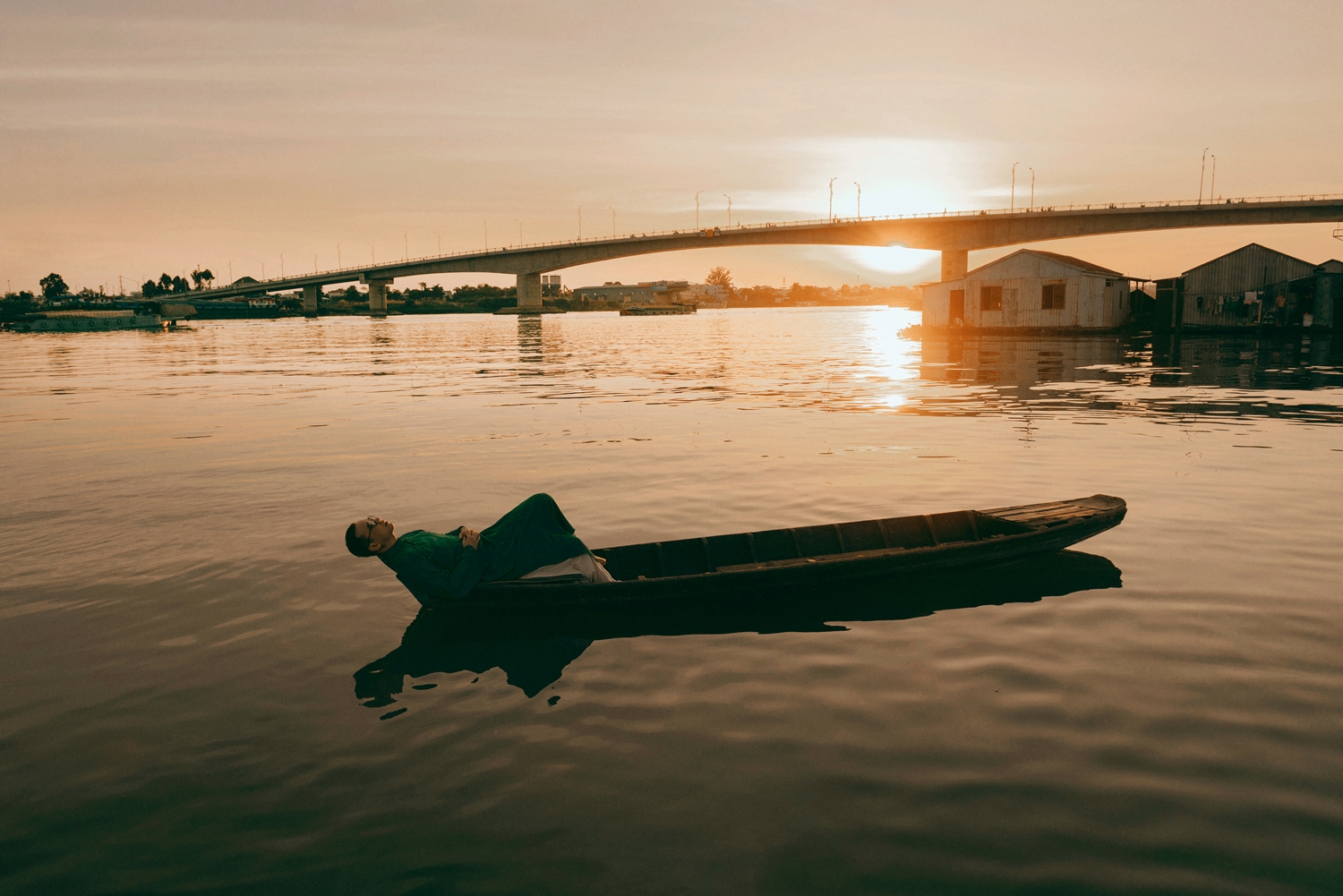 Áo dài kể chuyện chợ mắm Châu Đốc, làng Chăm Châu Phong - Ảnh 6. Áo dài - Ảnh 6.
