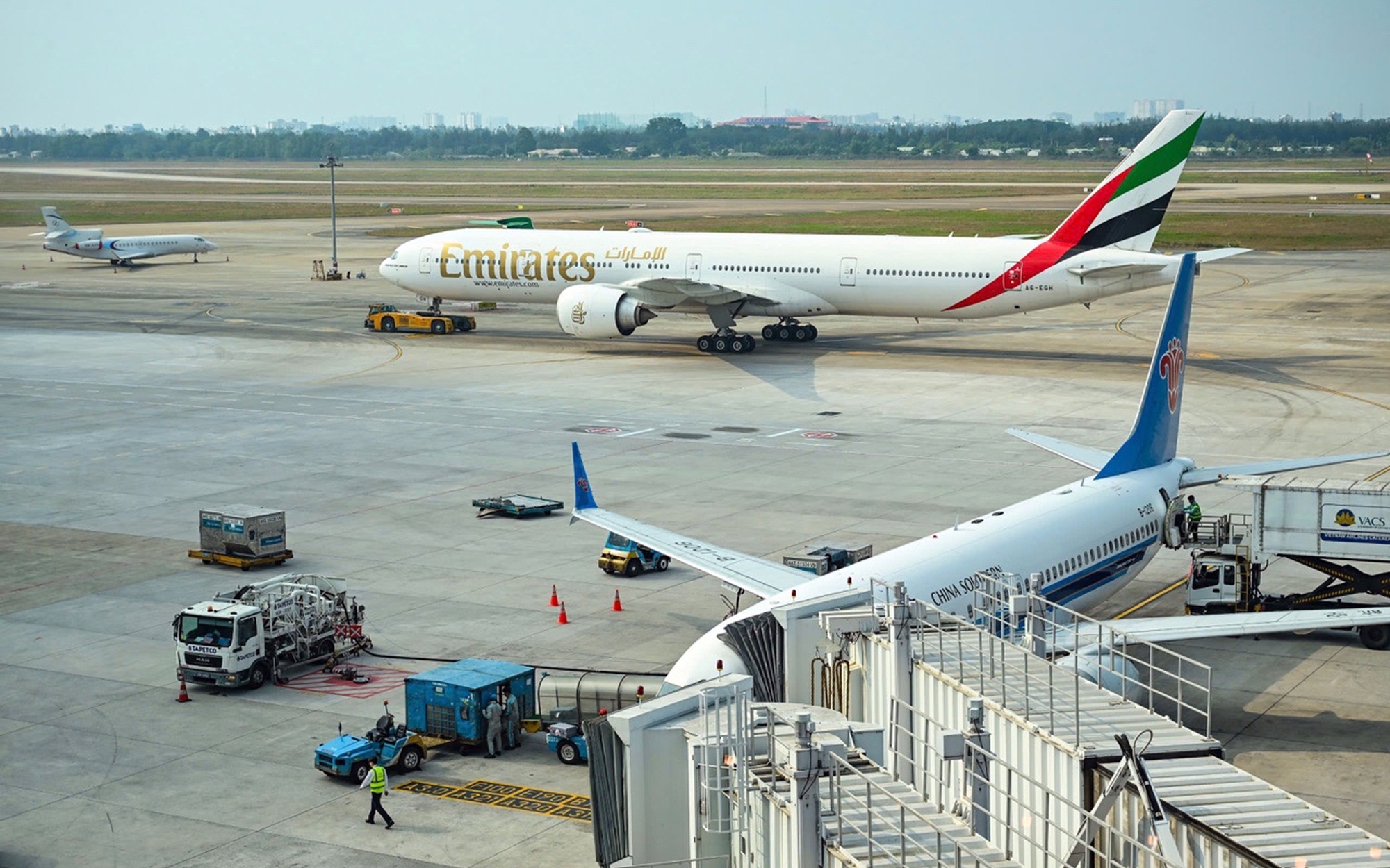 Vietnam suspends deployment of workers to Middle East as conflict escalates- Ảnh 2. Vietnam suspends deployment of workers to Middle East as conflict escalates- Ảnh 2.