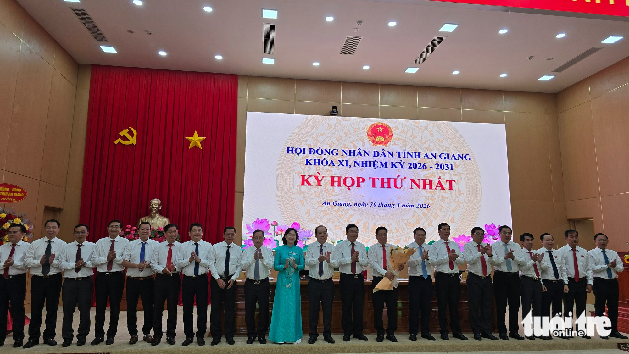 Ông Hồ Văn Mừng tái đắc cử Chủ tịch UBND tỉnh An Giang - Ảnh 3.