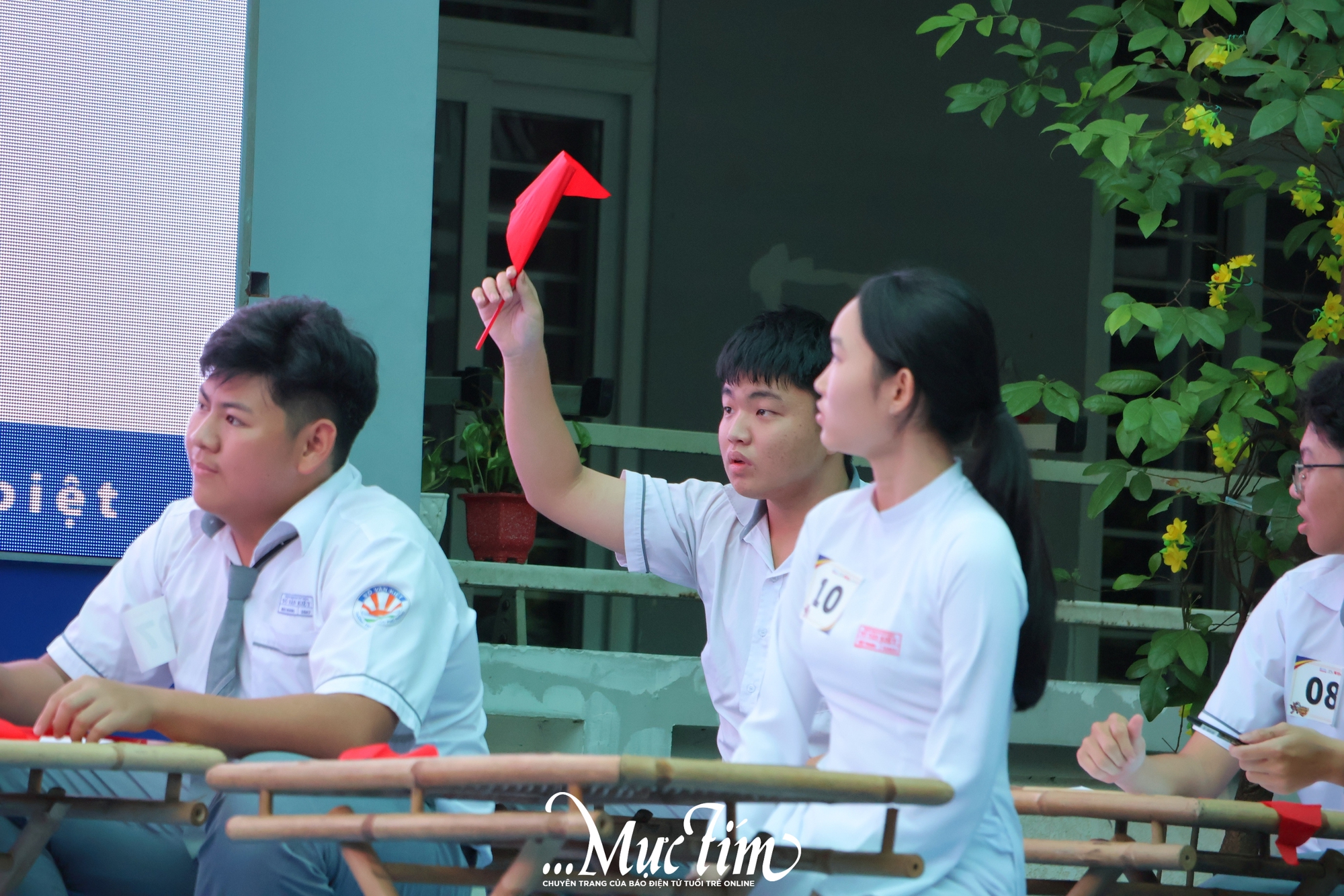 Học sinh Trường THPT Võ Văn Kiệt tái hiện hình ảnh sĩ tử lai kinh ứng thí- Ảnh 3. Học sinh Trường THPT Võ Văn Kiệt tái hiện hình ảnh sĩ tử lai kinh ứng thí- Ảnh 3.